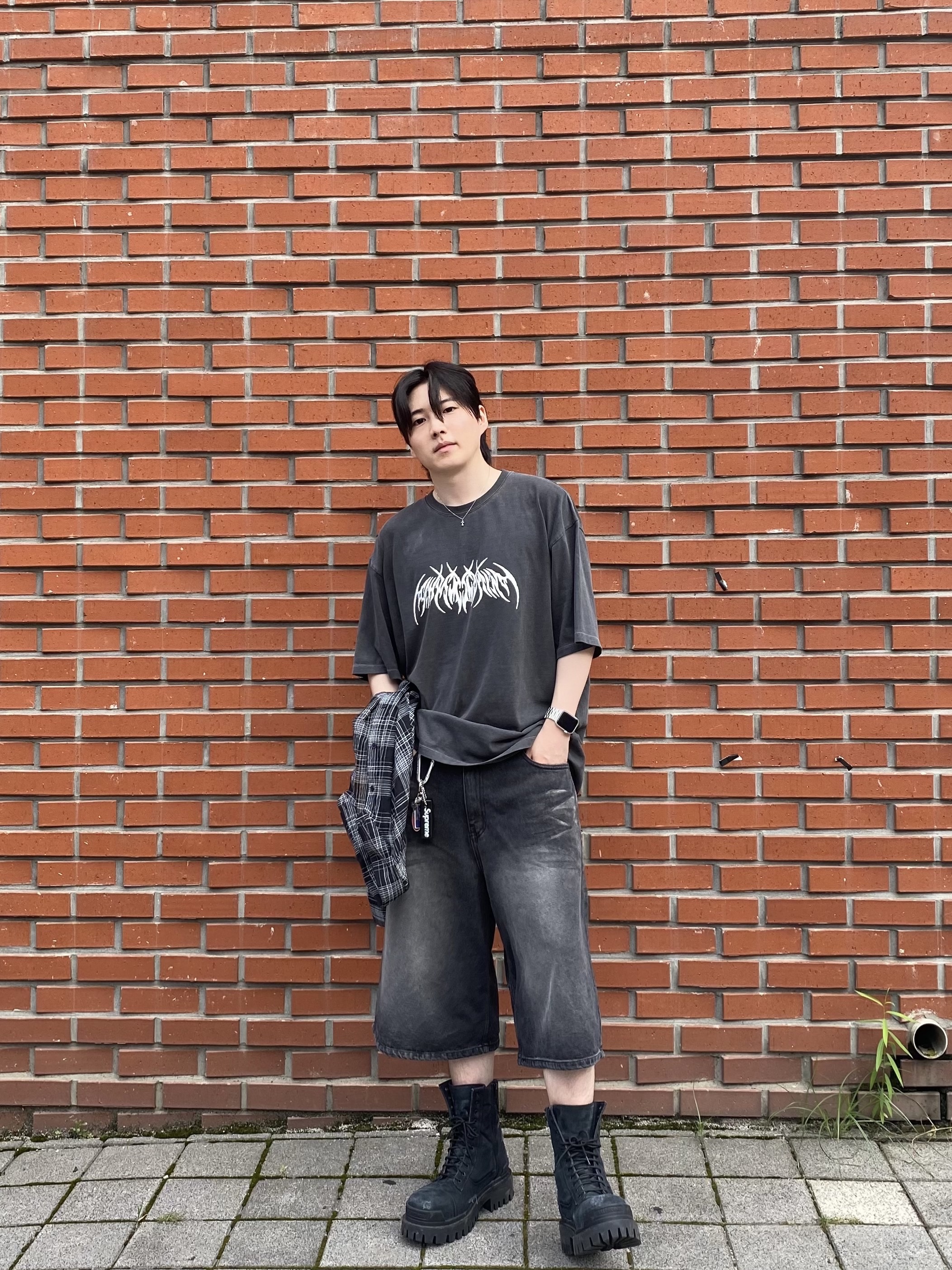 Supreme Floating Keychain Black - 23FW, Balenciaga Combat Strike 20mm Boots Black 착용 스타일 - 2