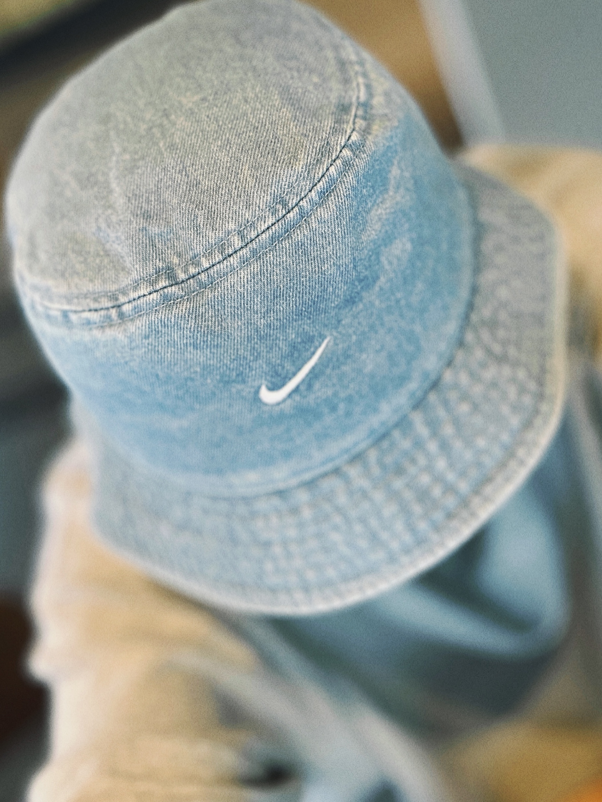 Nike Apex Denim Bucket Hat Aegean Storm Thunder Blue, Nike LeBron James LA Lakers Icon Edition Jersey Amarillo 착용 스타일 - 1