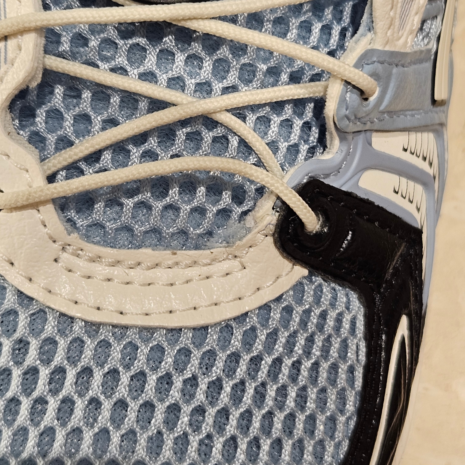 Asics Unlimited Gel-Kayano 14 Mist Cream 착용 스타일 - 2