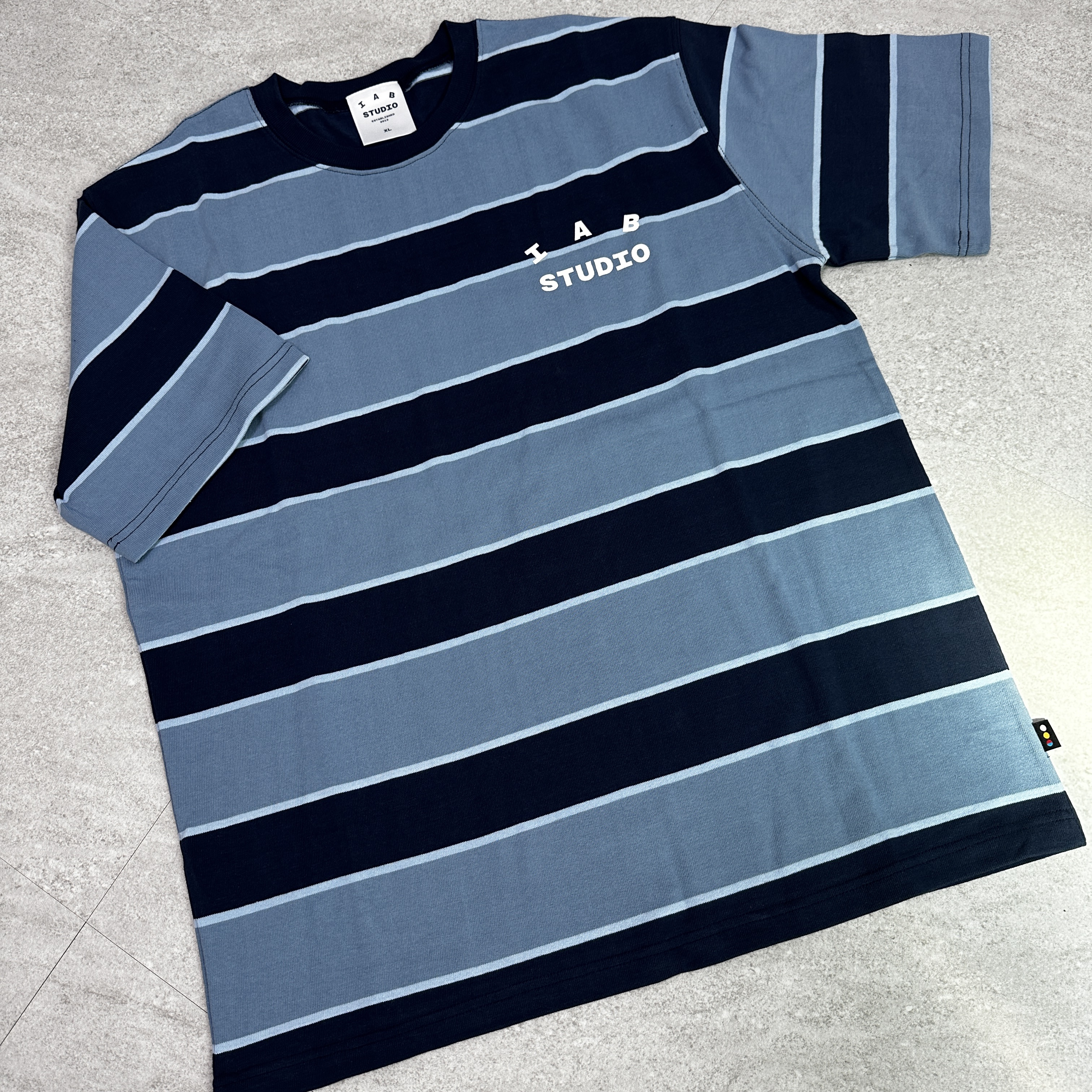 IAB Studio Striped T-Shirt Blue White 착용 스타일 - 3