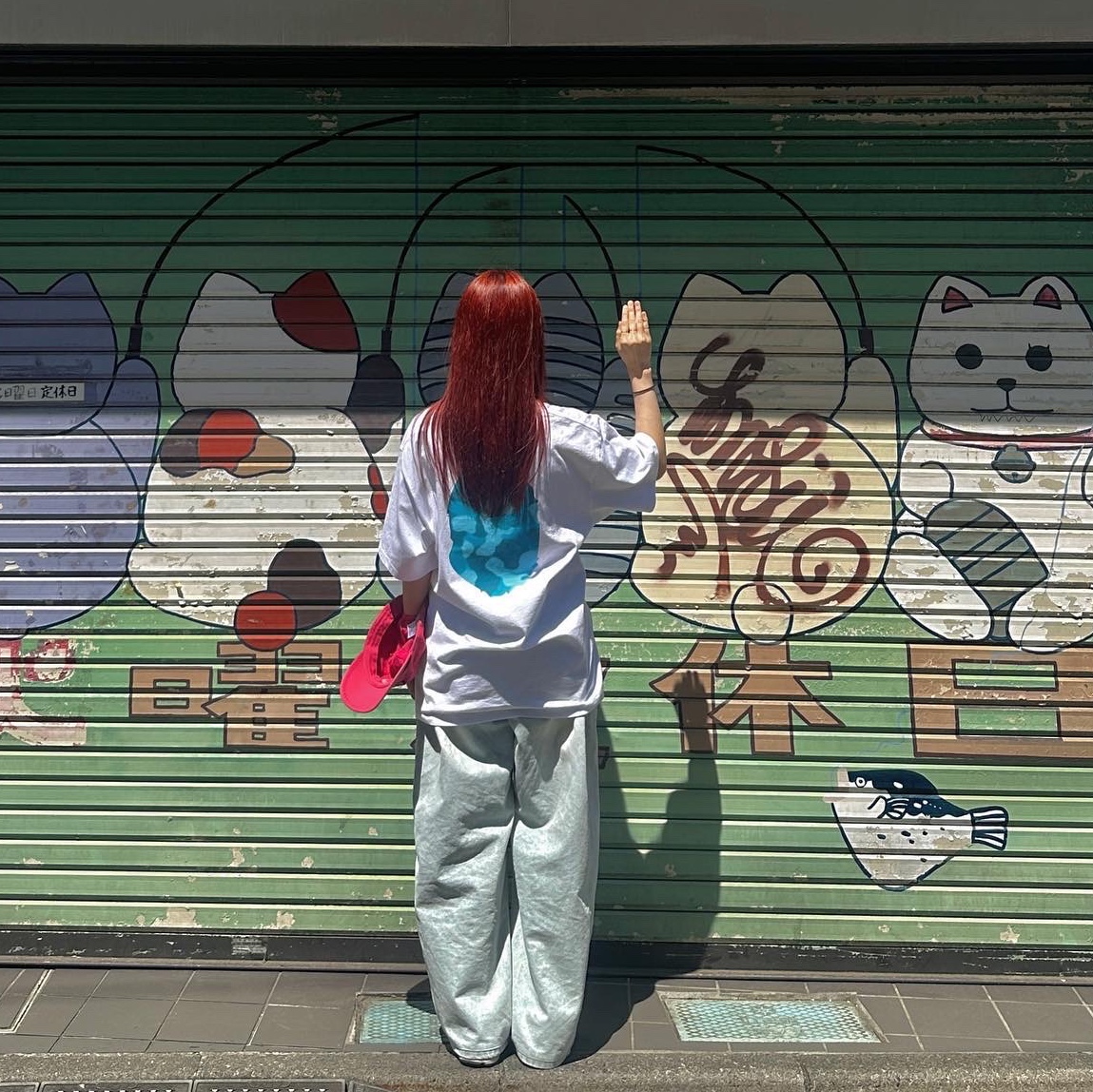 BAPE ABC Camo Big Ape Head T-Shirt White Blue 착용 스타일 - 2