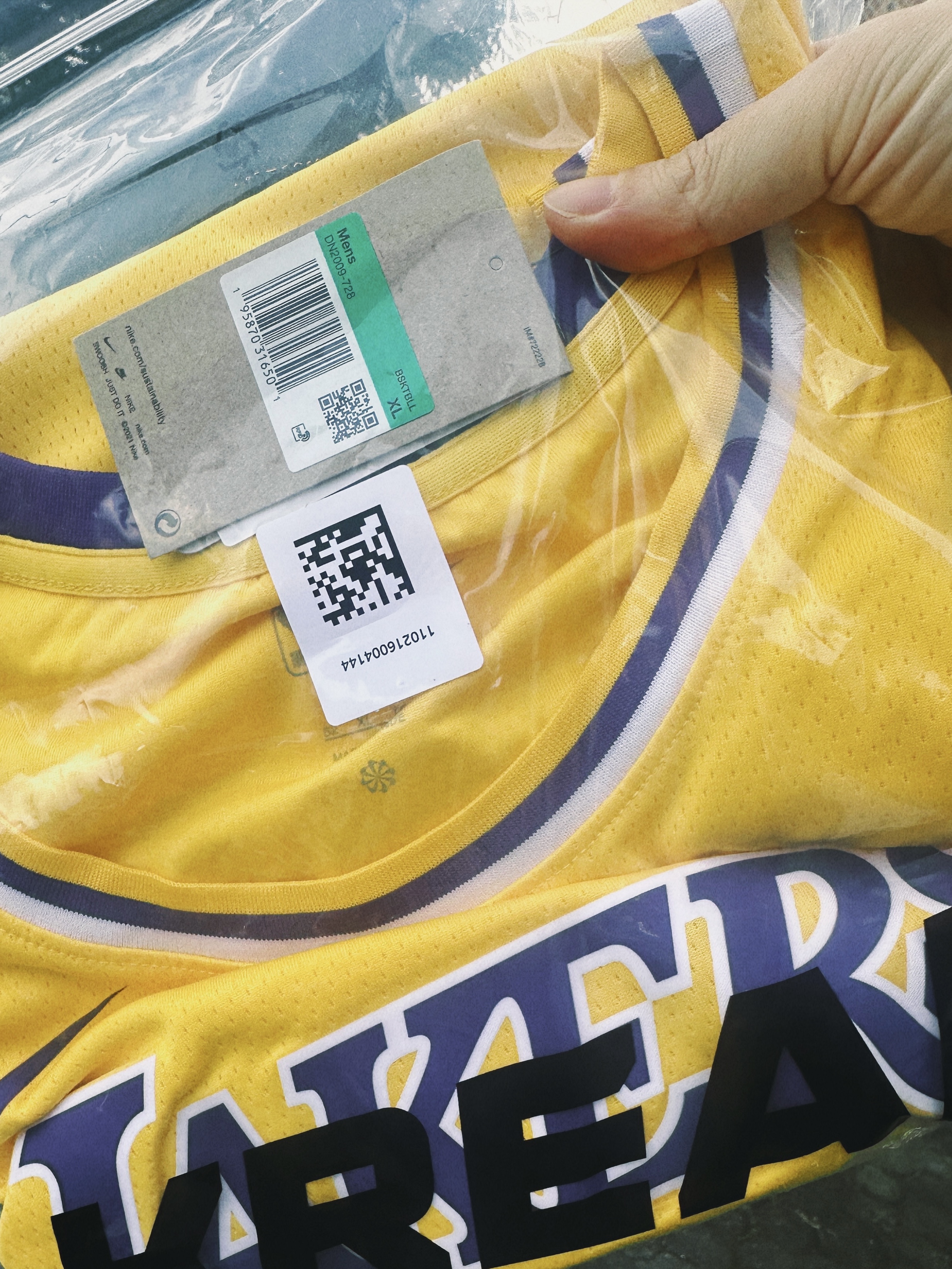 Nike Apex Denim Bucket Hat Aegean Storm Thunder Blue, Nike LeBron James LA Lakers Icon Edition Jersey Amarillo 착용 스타일 - 2