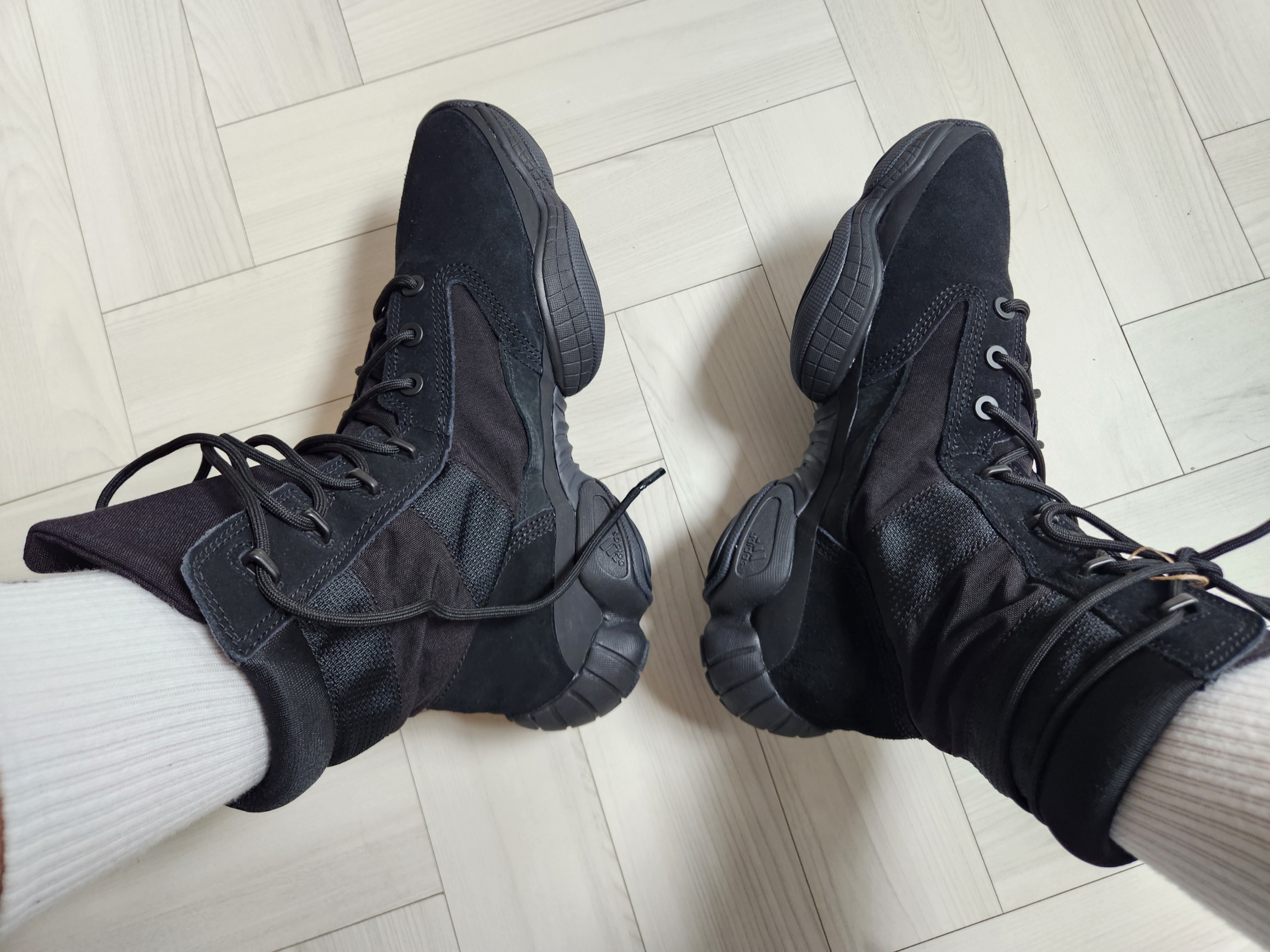 Adidas Yeezy 500 High Tactical Utility Black 착용 스타일 - 8