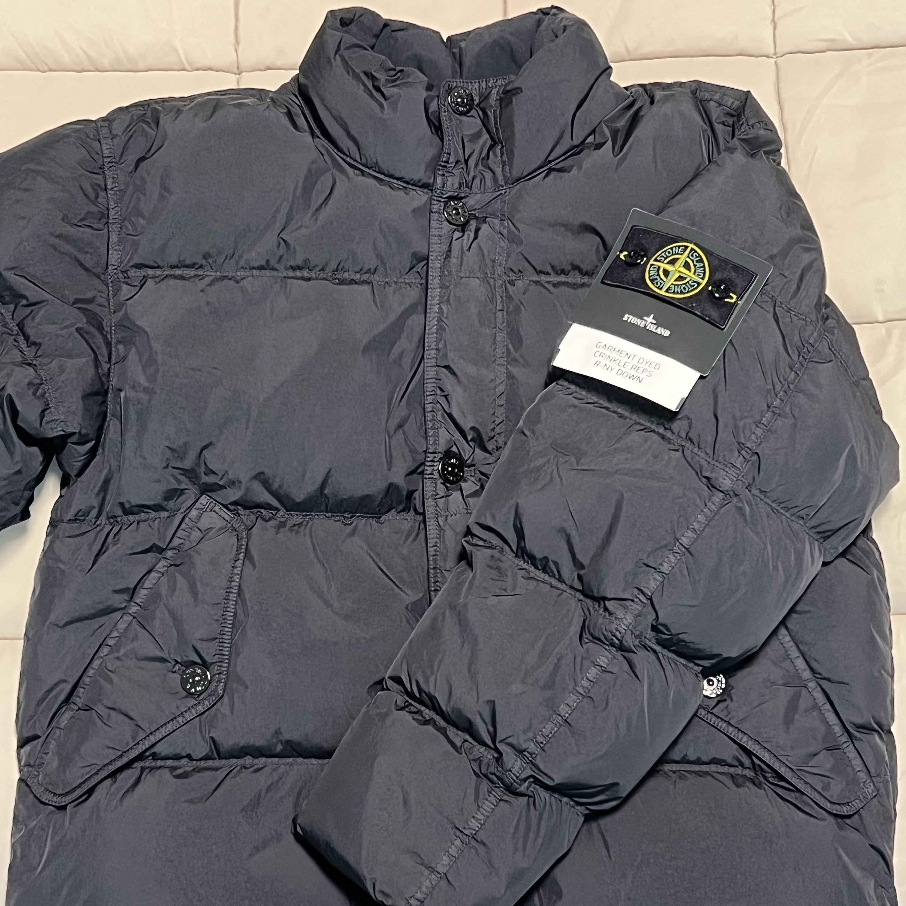 Stone Island 40123 Garment Dyed Crinkle Reps R-NY Down Jacket Black - 24FW 착용 스타일 - 3