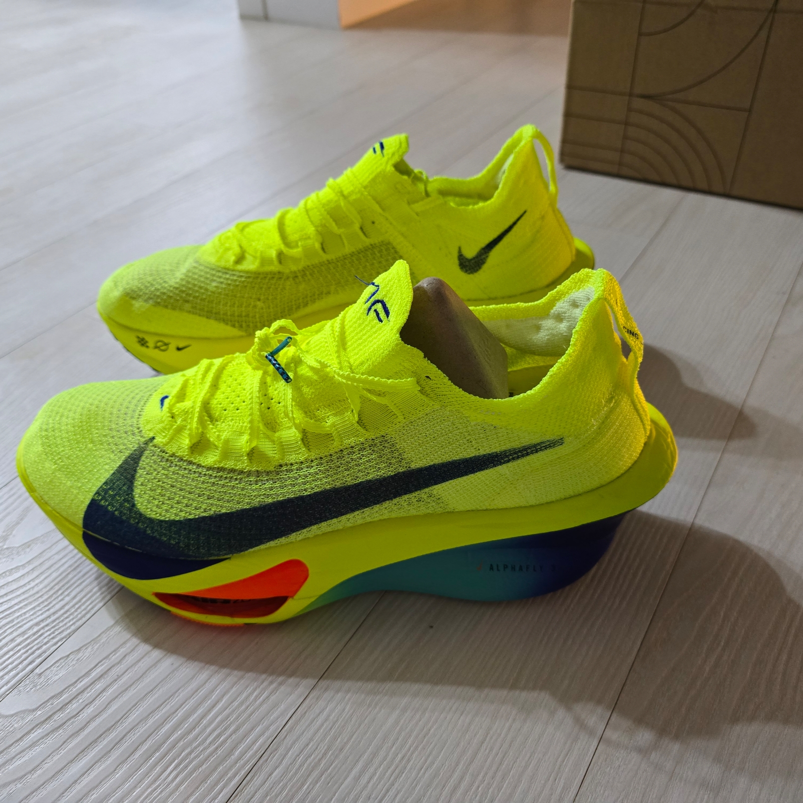 Nike Air Zoom Alphafly Next% 3 Volt 착용 스타일 - 2
