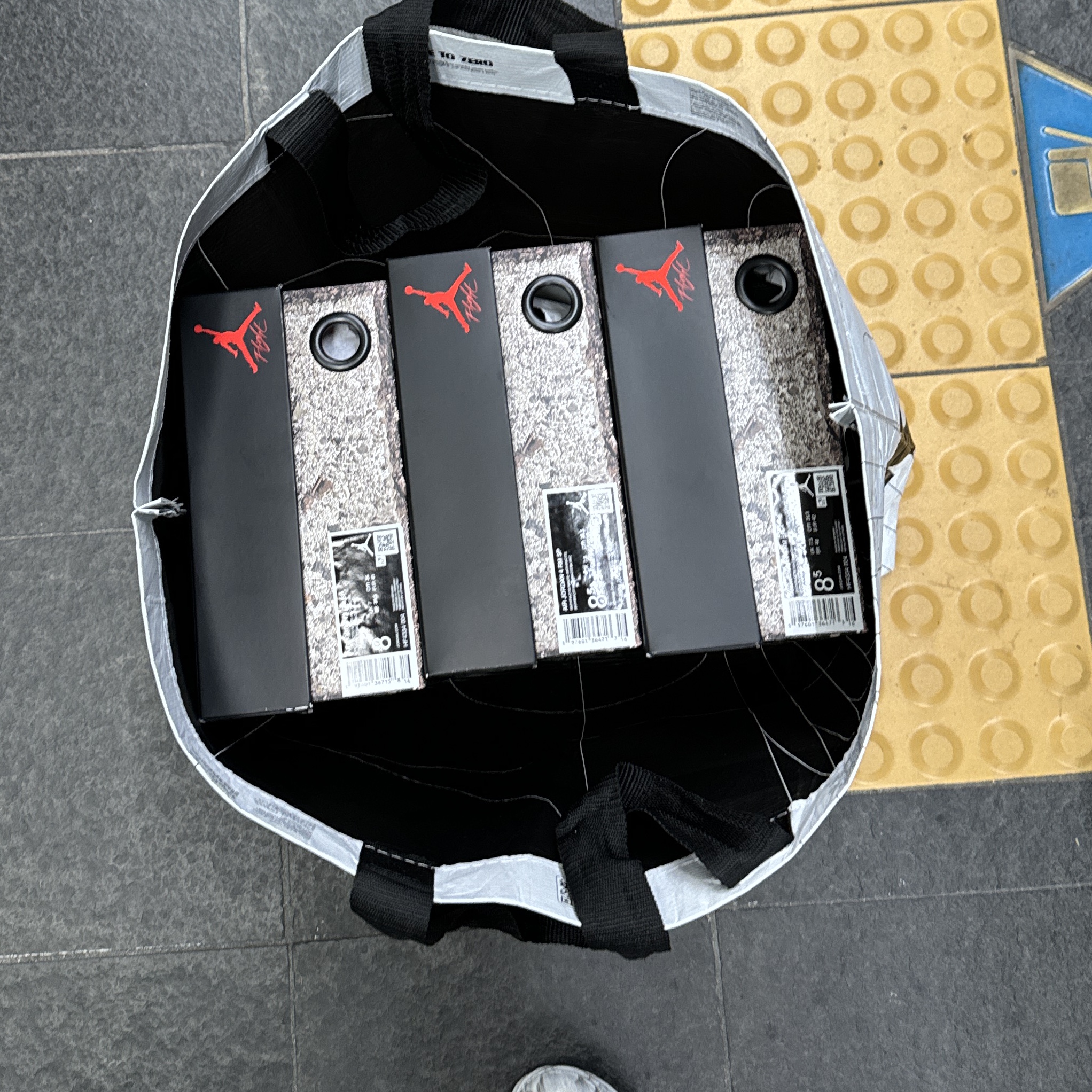 Jordan 4 x Nigel Sylvester RM SP Driveway Grey 착용 스타일