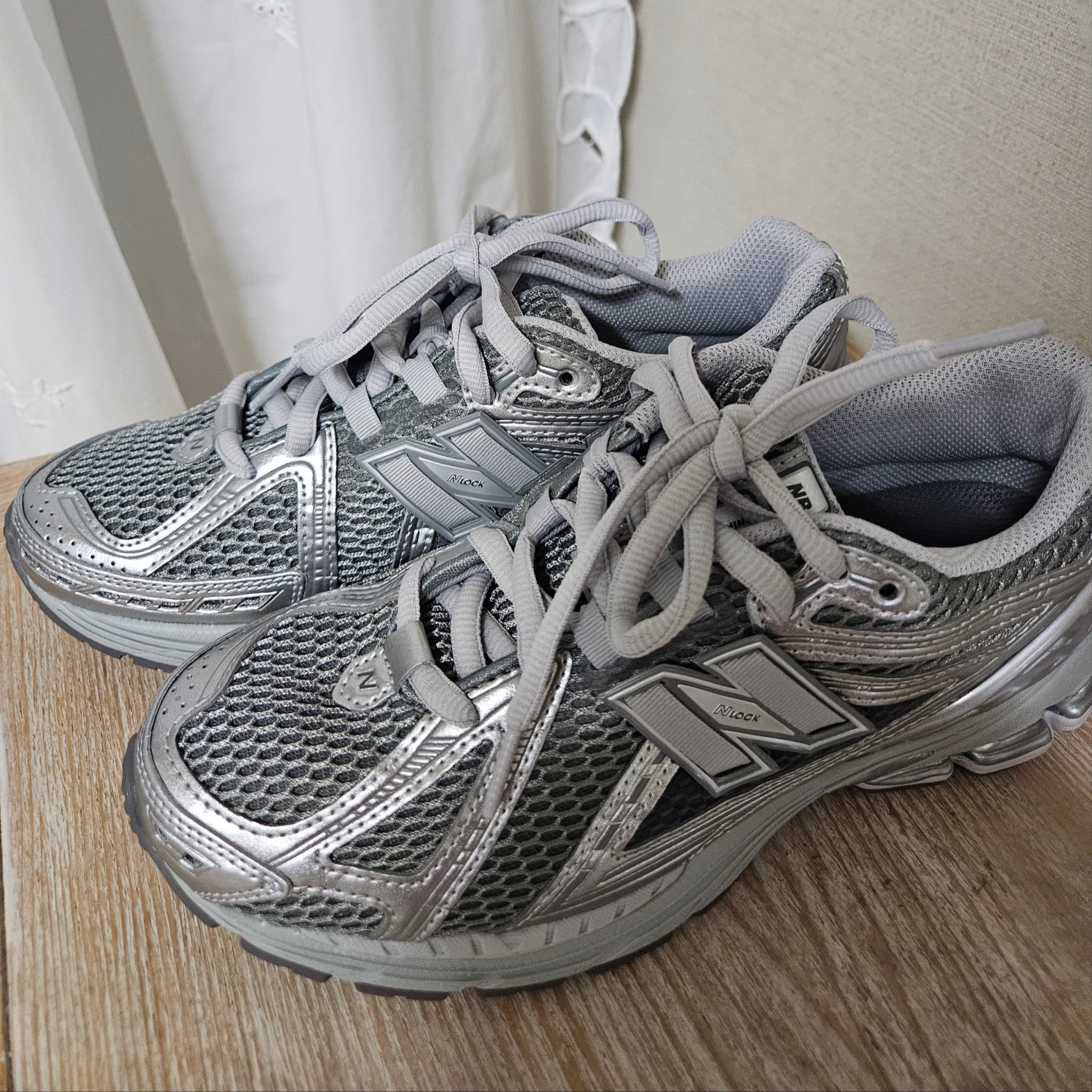 New Balance 1906R Harbor Grey Silver Metalic 착용 스타일