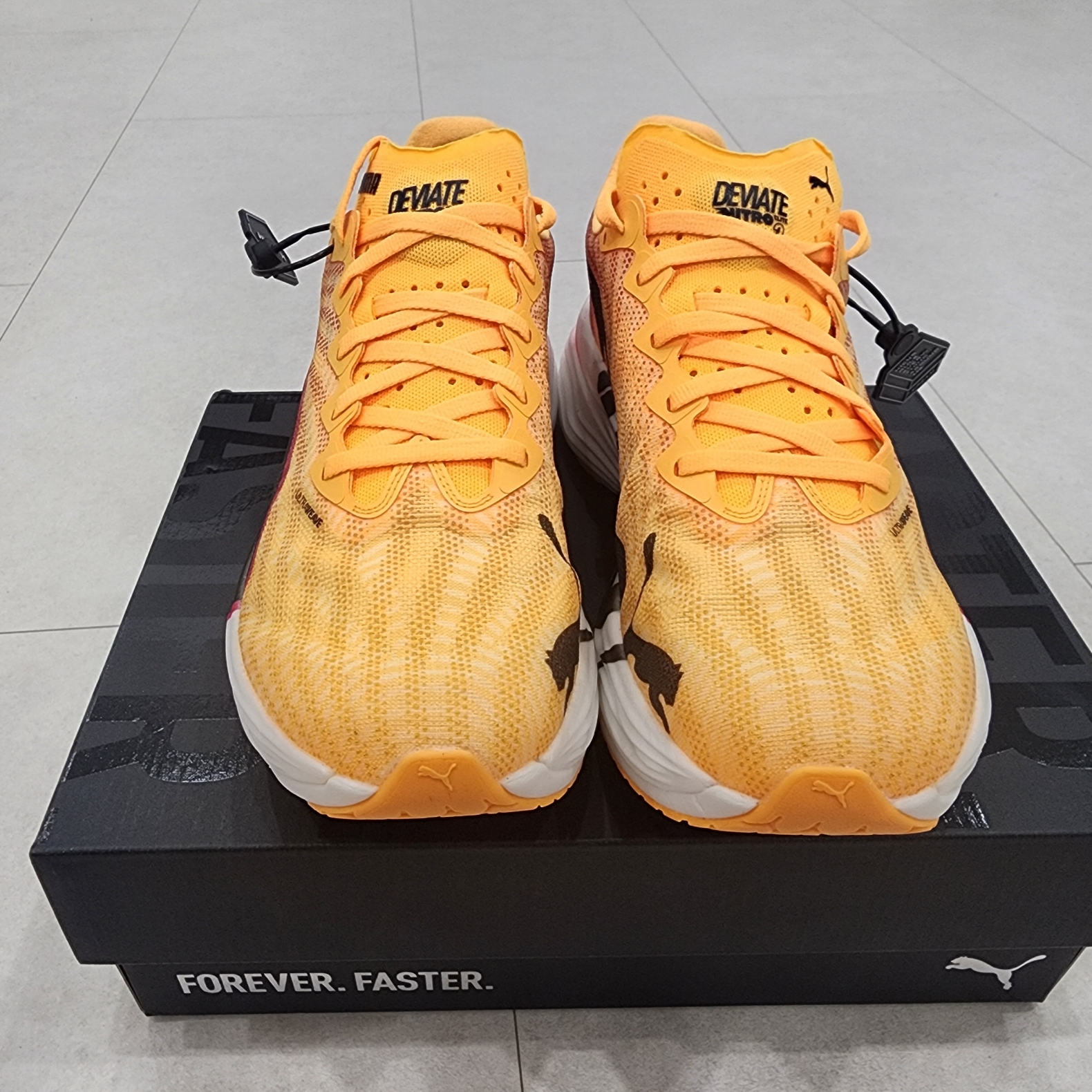 Puma Deviate Nitro Elite 3 Fire Sun Stream Sunset Glow 착용 스타일 - 2