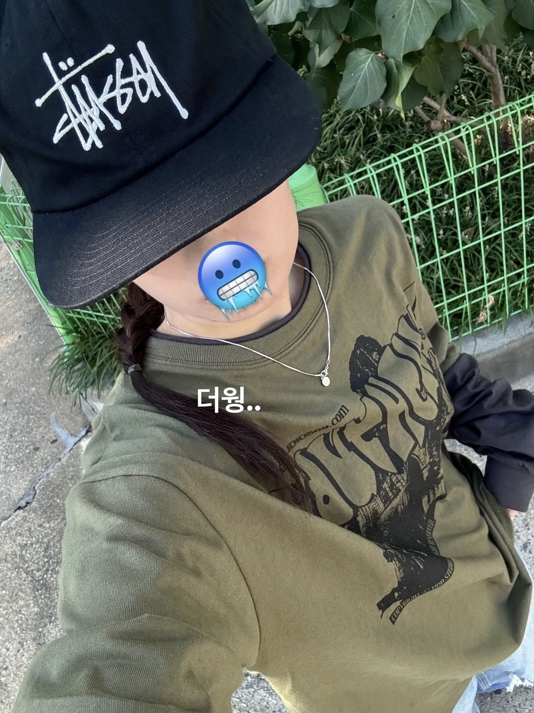 Adidas Yeezy Foam RNNR Stone Sage, Stussy Basic Strapback Cap Black 착용 스타일 - 4