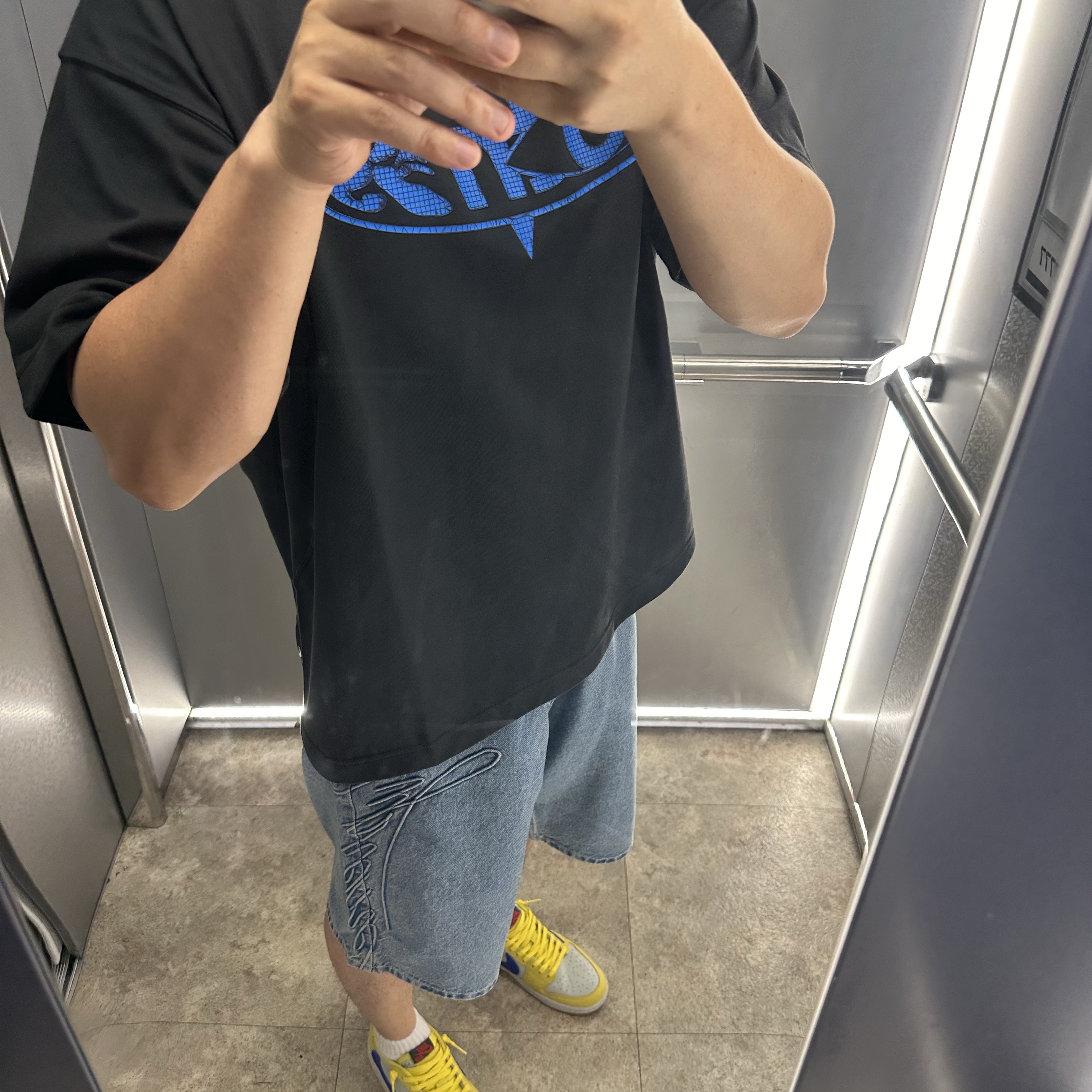 Supreme Script Baggy Denim Short Washed Indigo - 24SS, Nike x Off-White NRG T-Shirt Black - Asia 착용 스타일