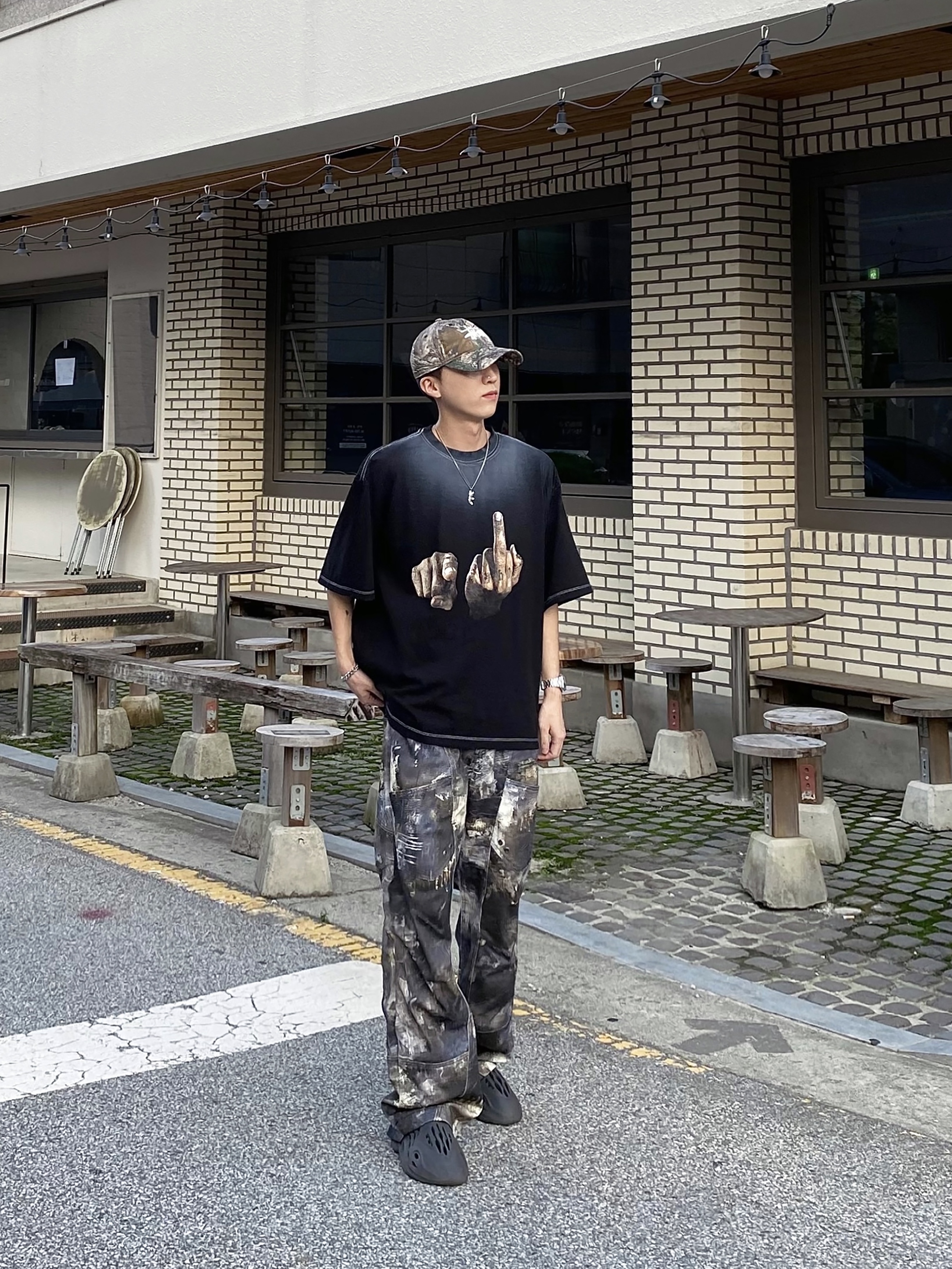 Stussy Basic New Era 9Twenty Basic Strapback Real Tree Edge, Adidas Yeezy Foam RNNR Onyx 착용 스타일 - 2