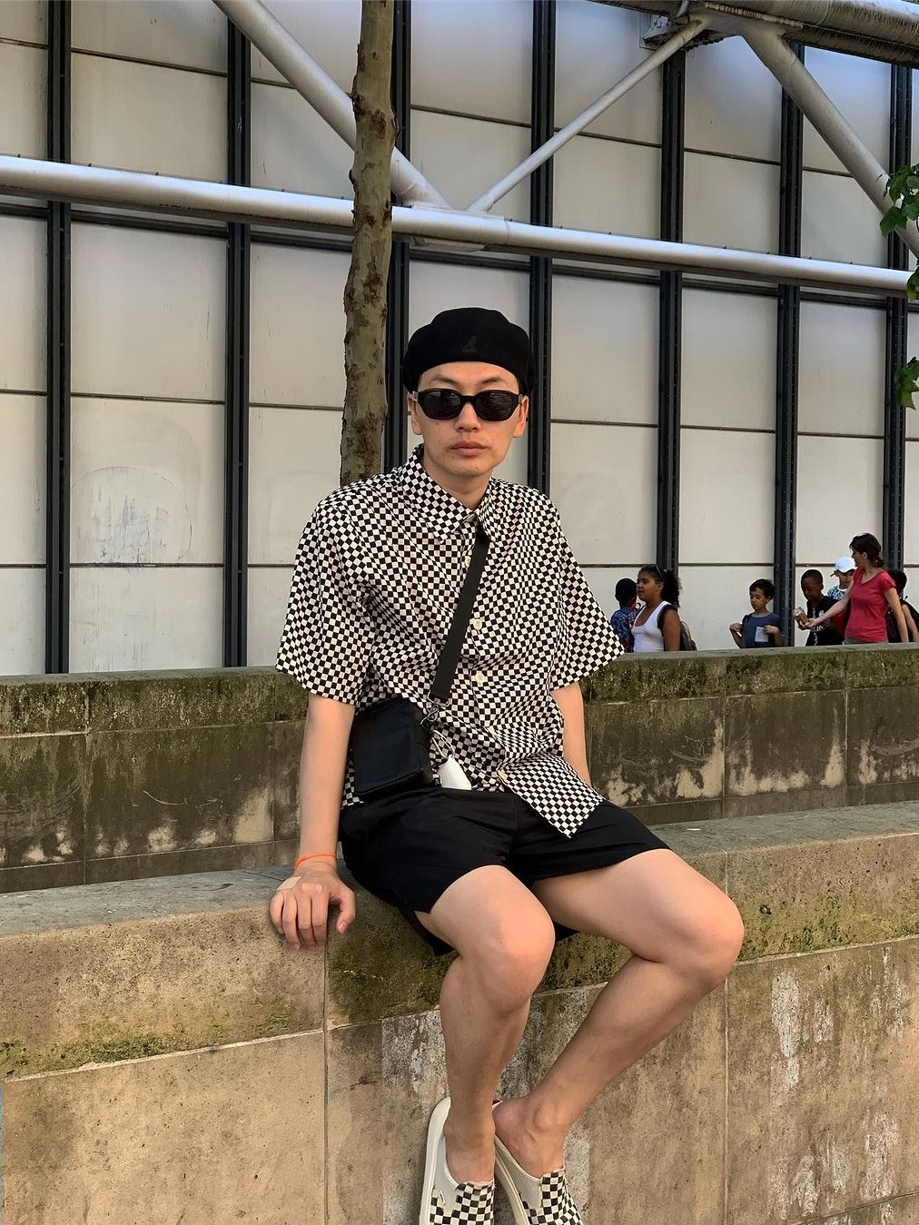 Gentle Monster Lilit 01 Black, Balenciaga Swift Oval Sunglasses Black 착용 스타일 - 5