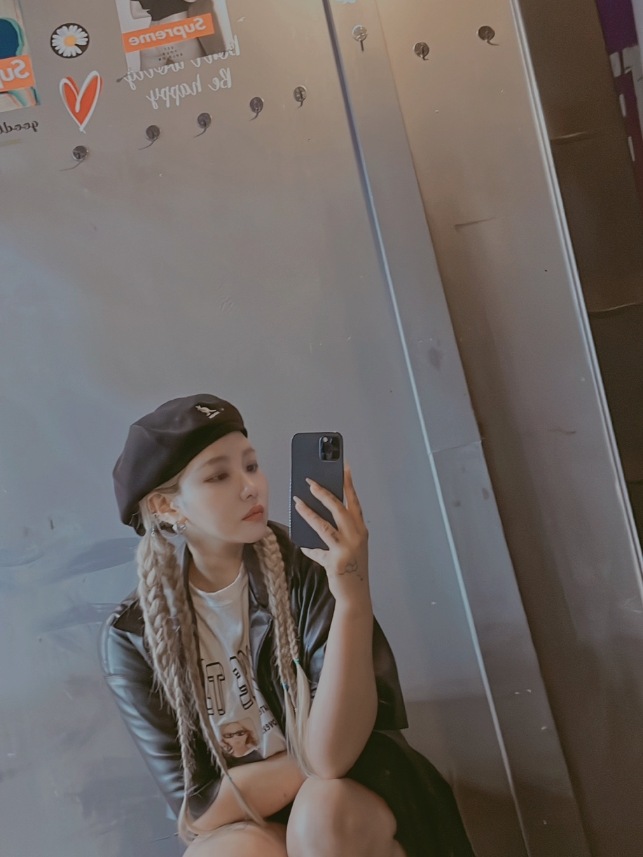 Kangol Bamboo Hawker Black, Dr. Martens 1461 Smooth Black 착용 스타일 - 4