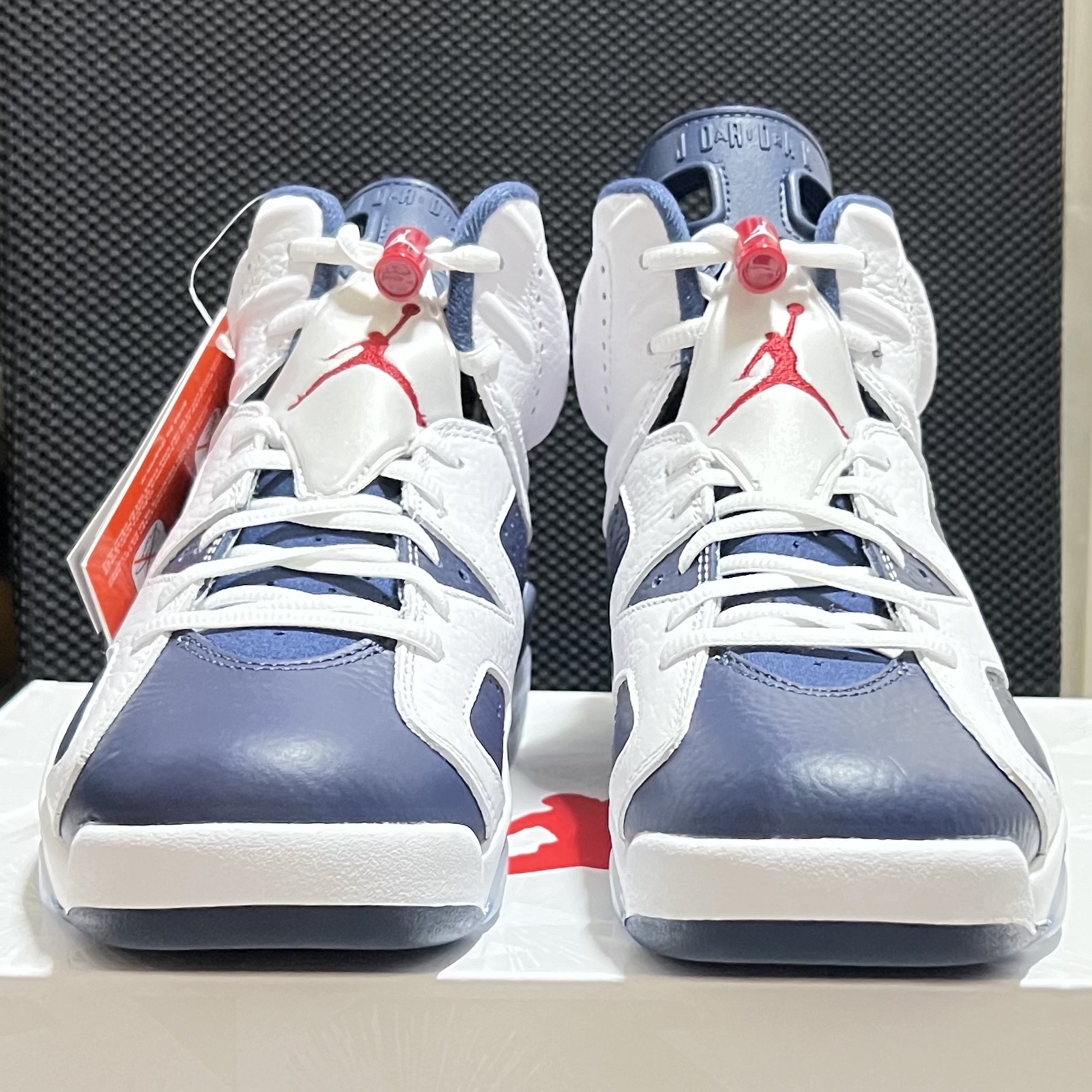 Jordan 6 Retro White and Midnight Navy 착용 스타일 - 2