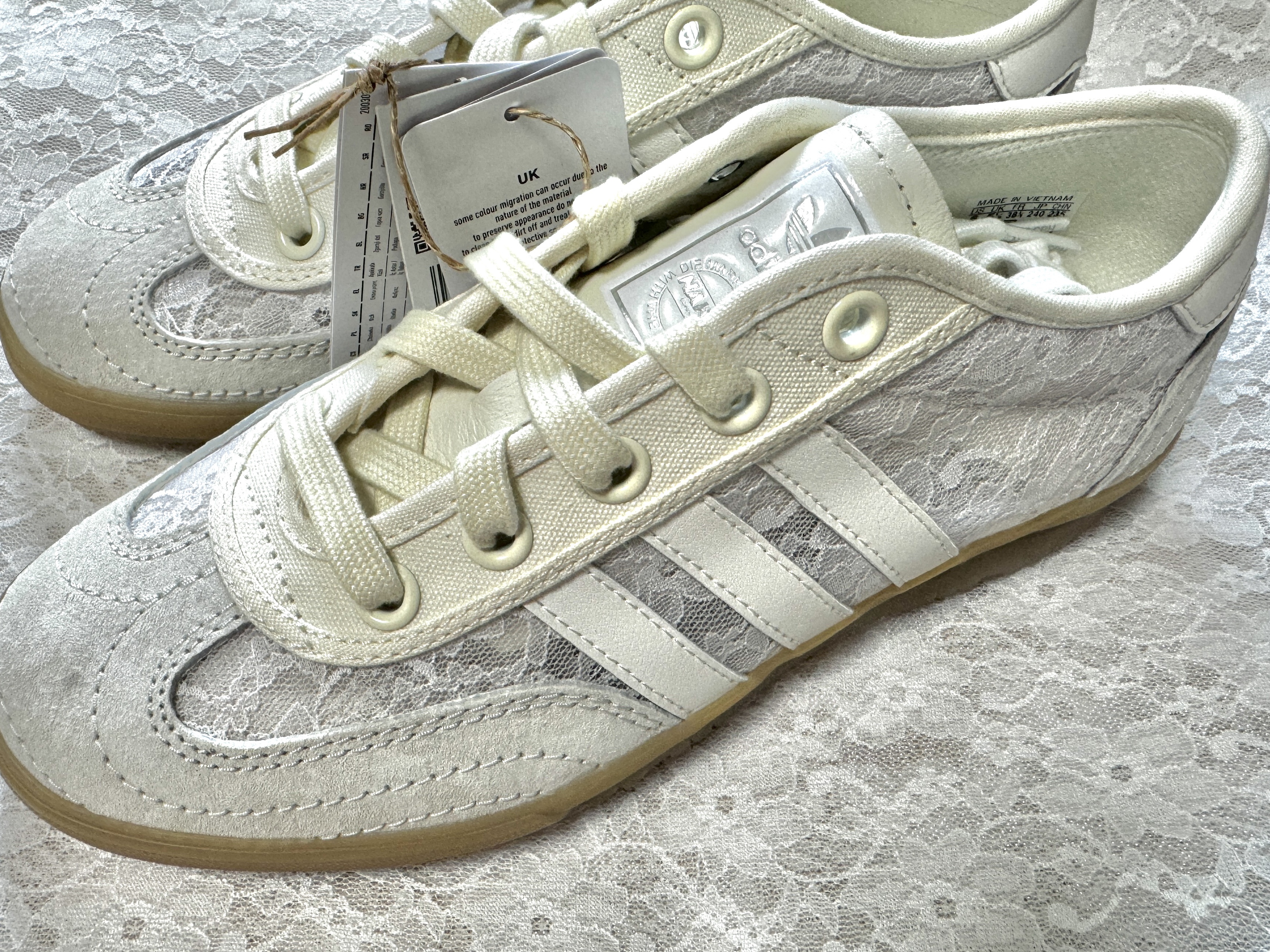 Adidas x Naked Tischtennis White Off White 착용 스타일 - 1