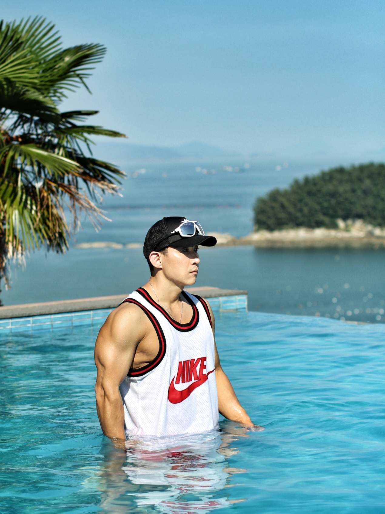 Stussy Corduroy Trucker Cap Black, Nike NSW Woven Lined Flow Shorts University Red - US/EU 착용 스타일 - 2