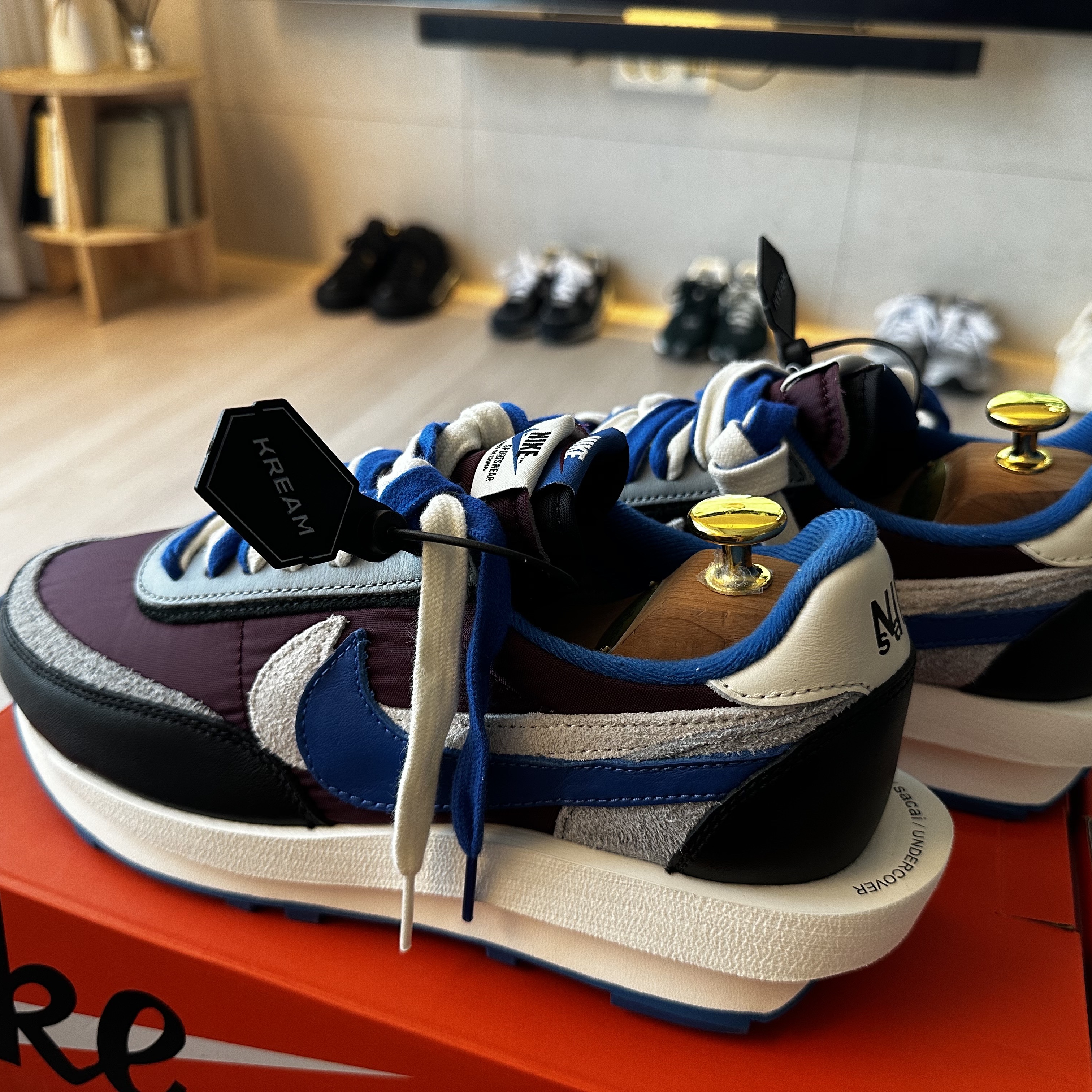 Nike x Sacai x Undercover LDWaffle Night Maroon Team Royal 착용 스타일 - 2