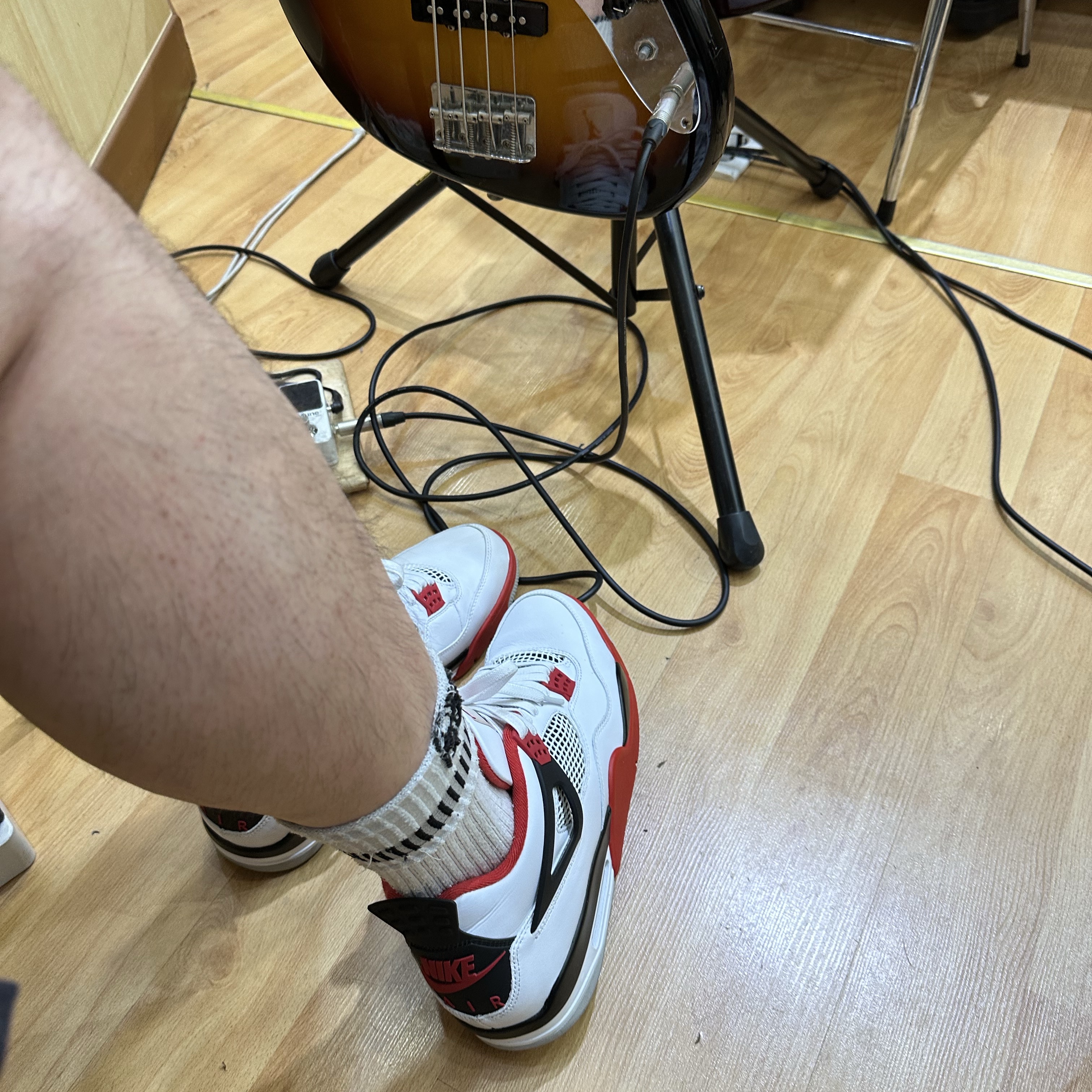 Jordan 4 Retro OG Fire Red 2020 착용 스타일 - 3