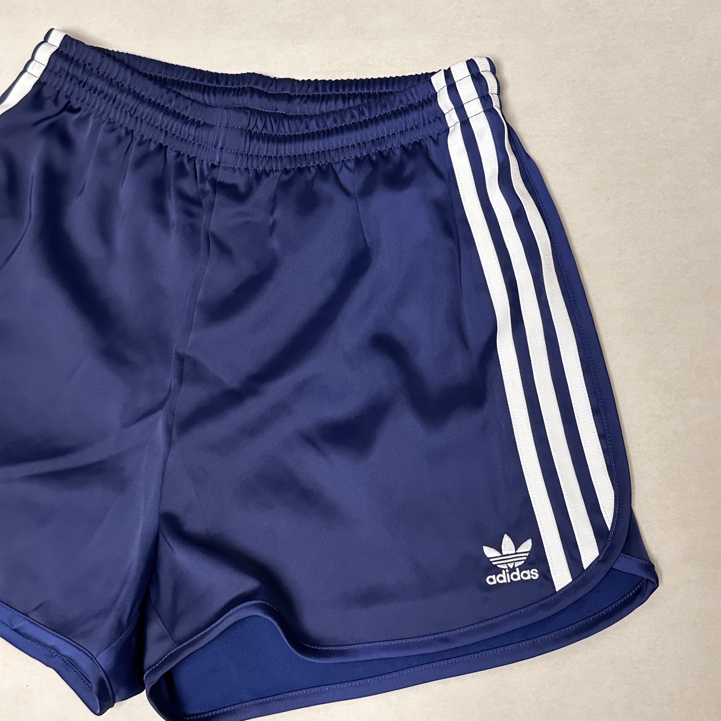 (W) Adidas Satin Sprint Shorts Dark Blue - KR Sizing, Heritage Floss Crest 20s Compact Yarn T-Shirt Black 착용 스타일 - 2
