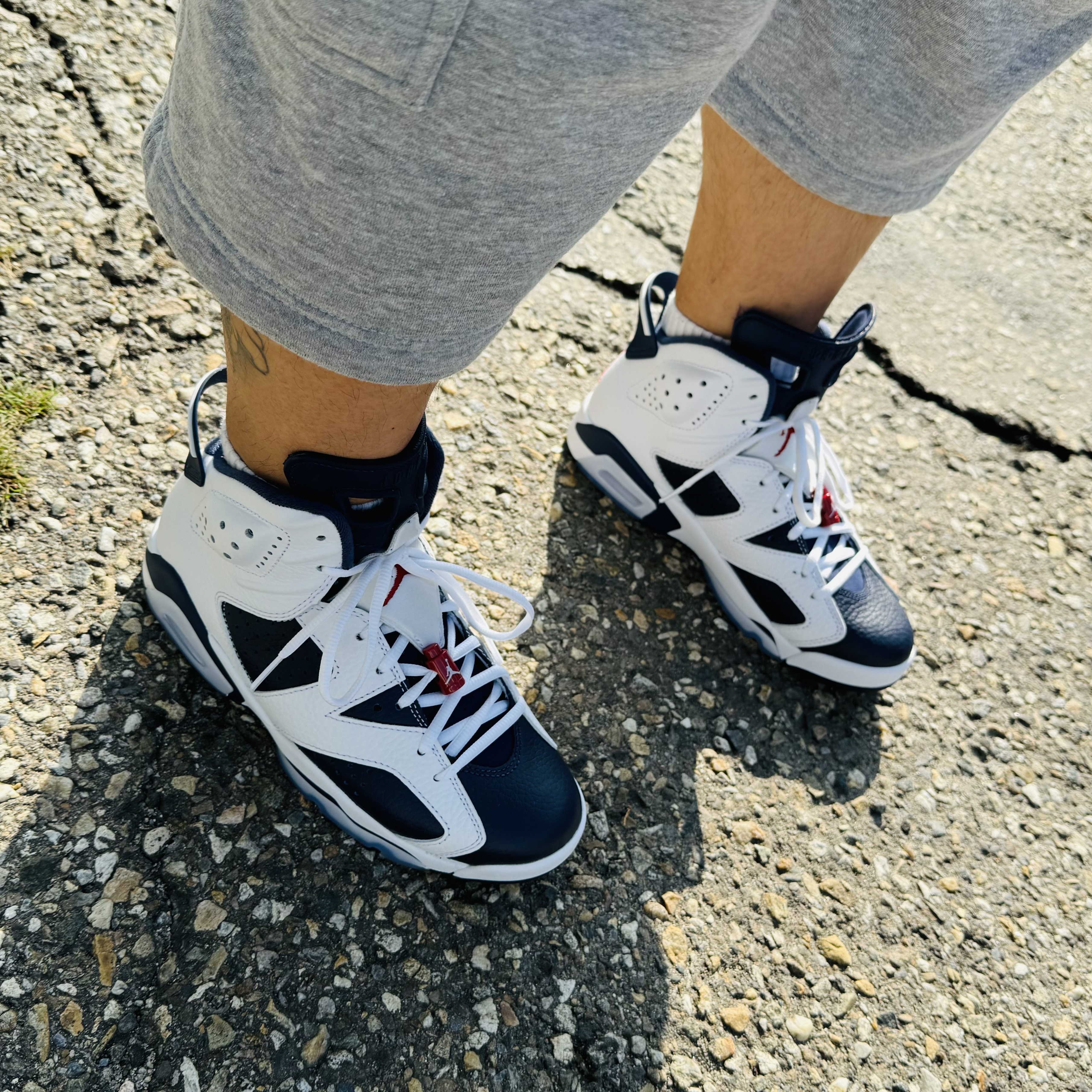 Jordan 6 Retro White and Midnight Navy 착용 스타일