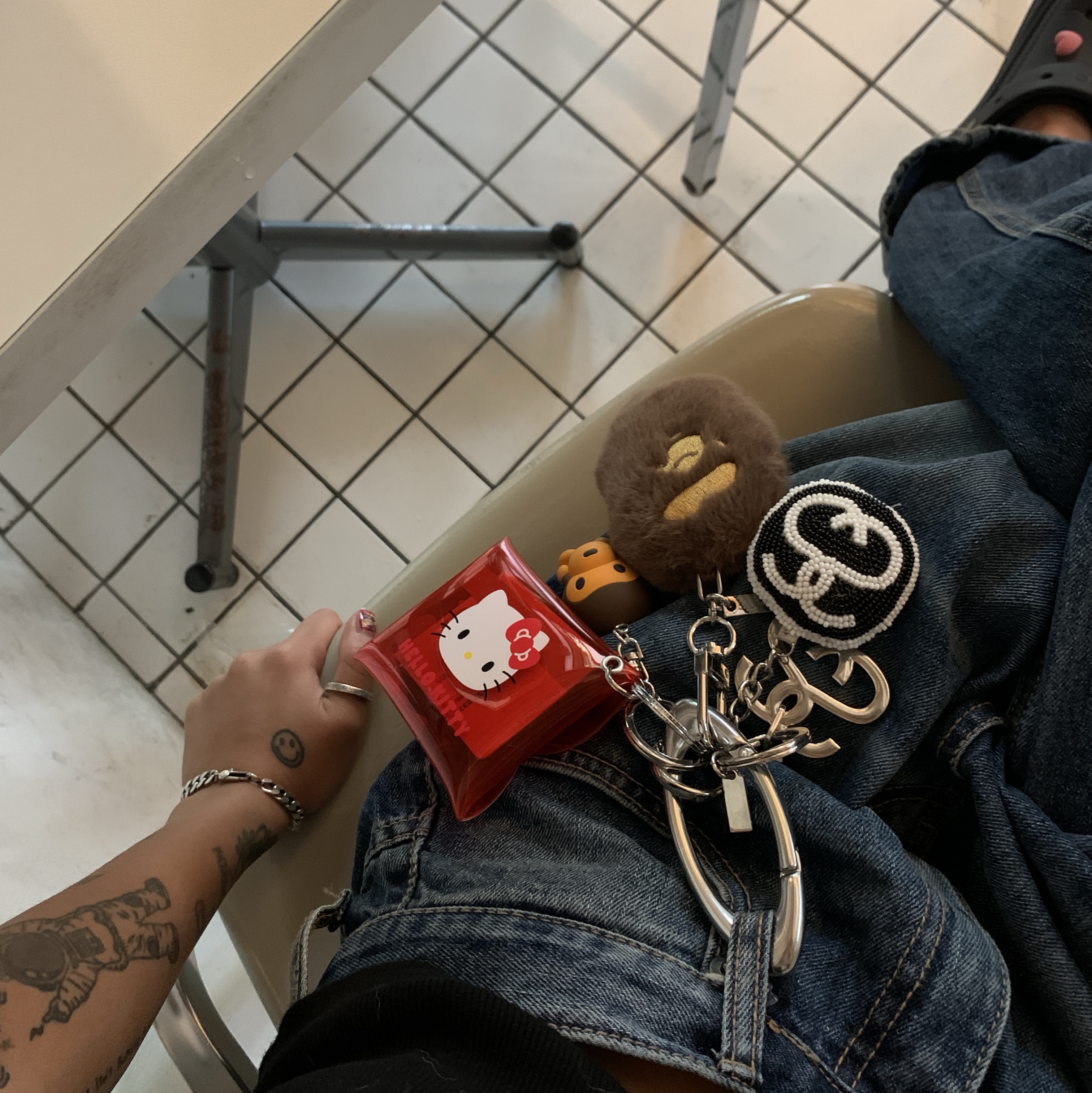Stussy SS Link Beaded Ball Keychain Black, BAPE Baby Milo Keychain Brown 착용 스타일