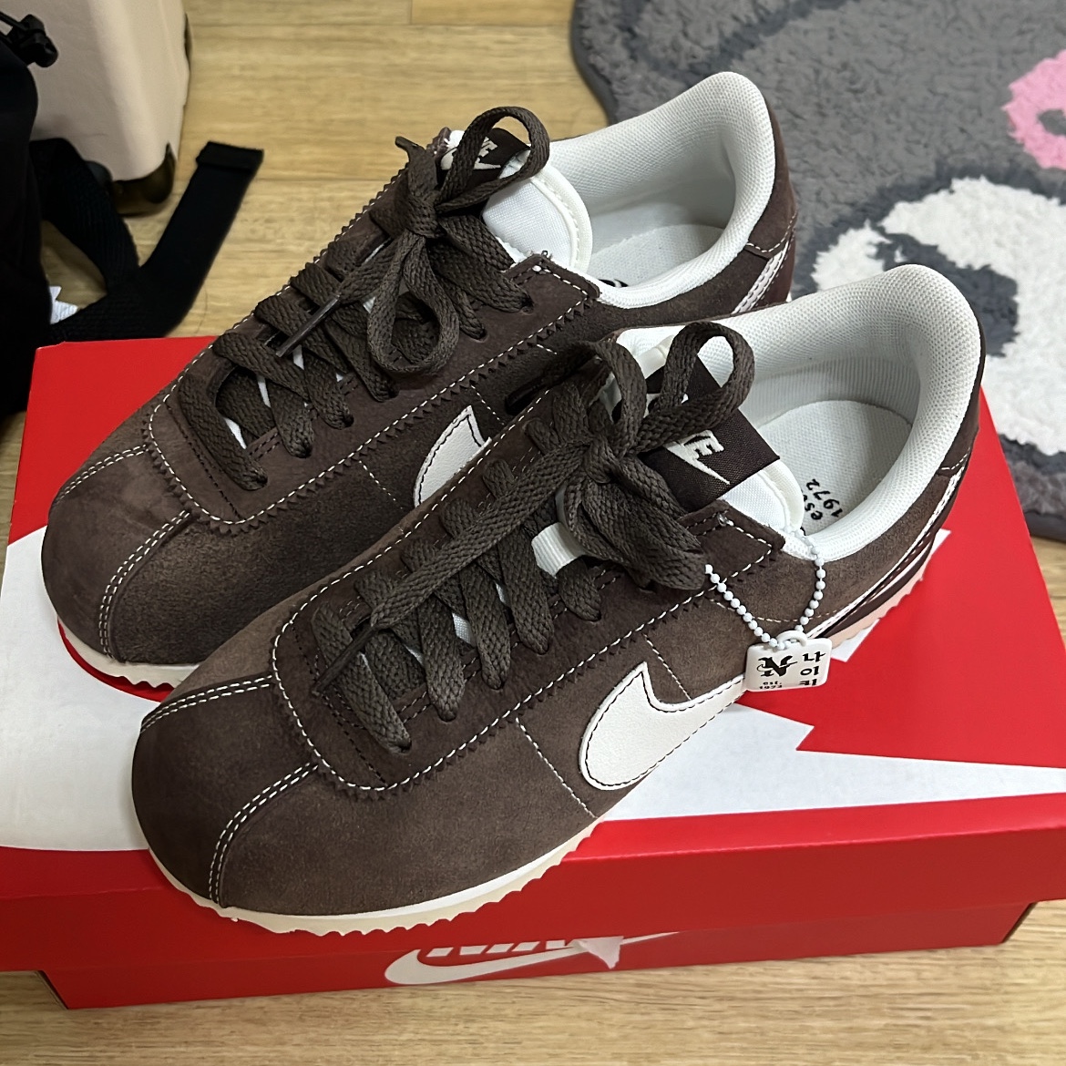Nike Cortez SE Hangul Day Baroque Brown Sail 착용 스타일 - 3