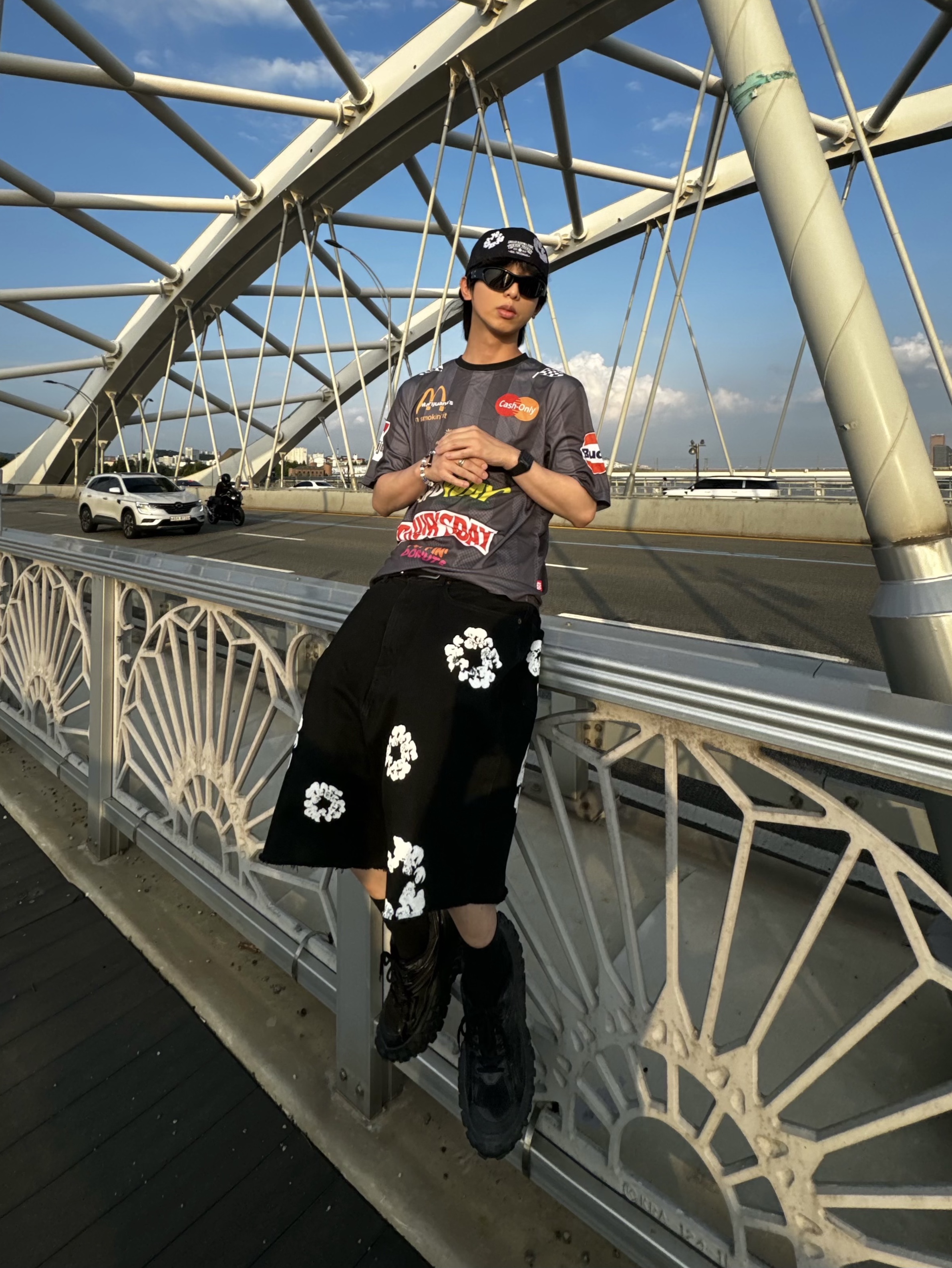 Denim Tears x New Era Cotton Wreath Navy, Denim Tears The Cotton Wreath Shorts Black 착용 스타일 - 5