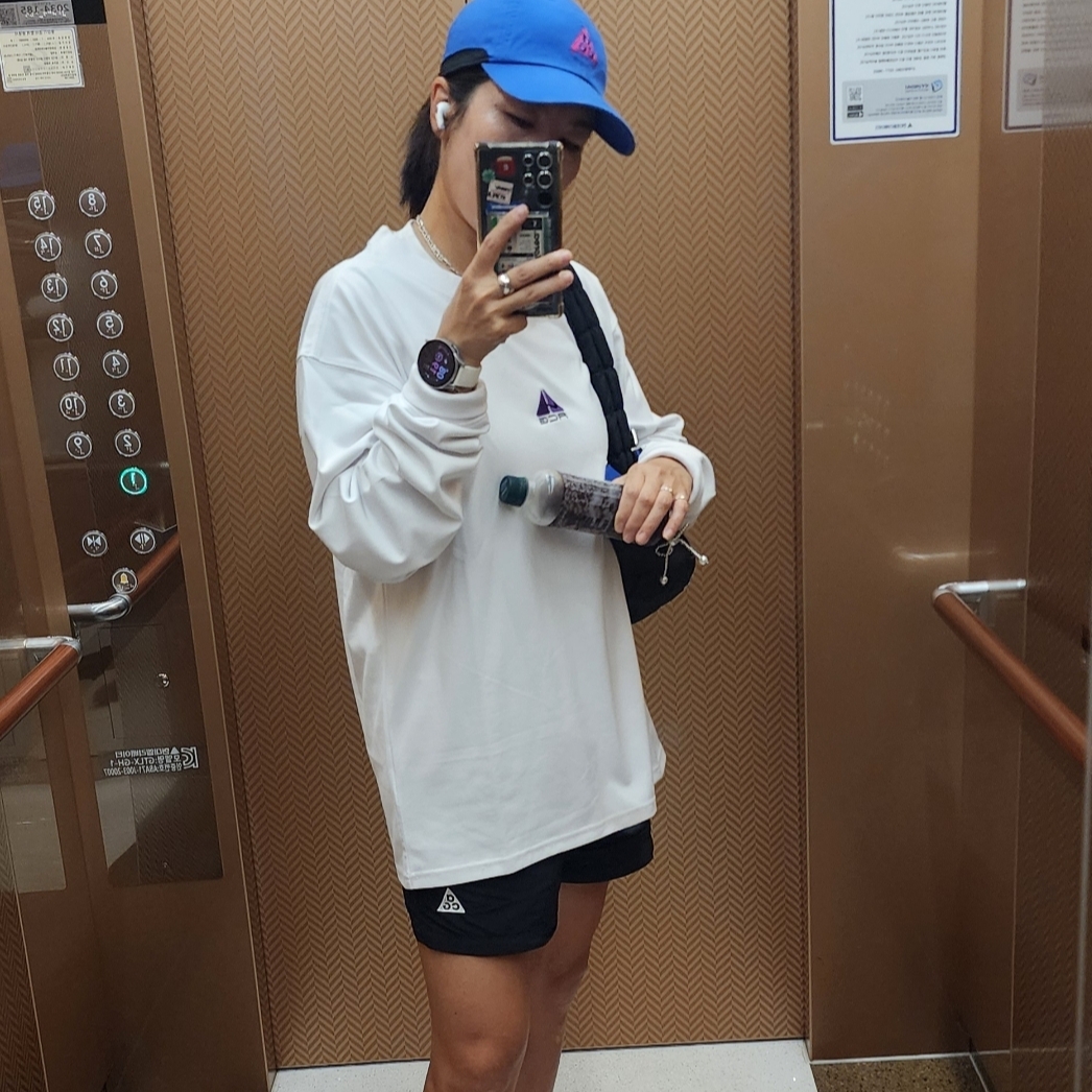 Nike ACG Lungs Long Sleeve T-Shirt Summit White - Asia, Hoka Ora Recovery Mule Black 착용 스타일