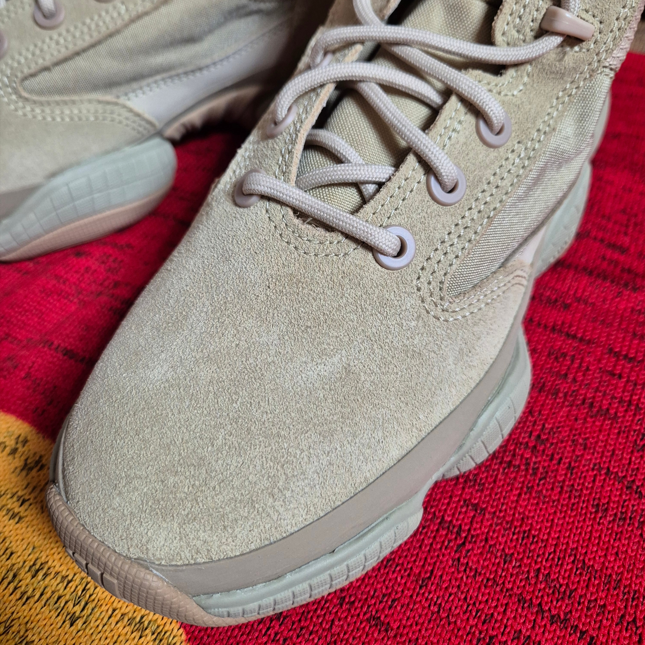 Adidas Yeezy 500 High Tactical Utility Sand 착용 스타일 - 3