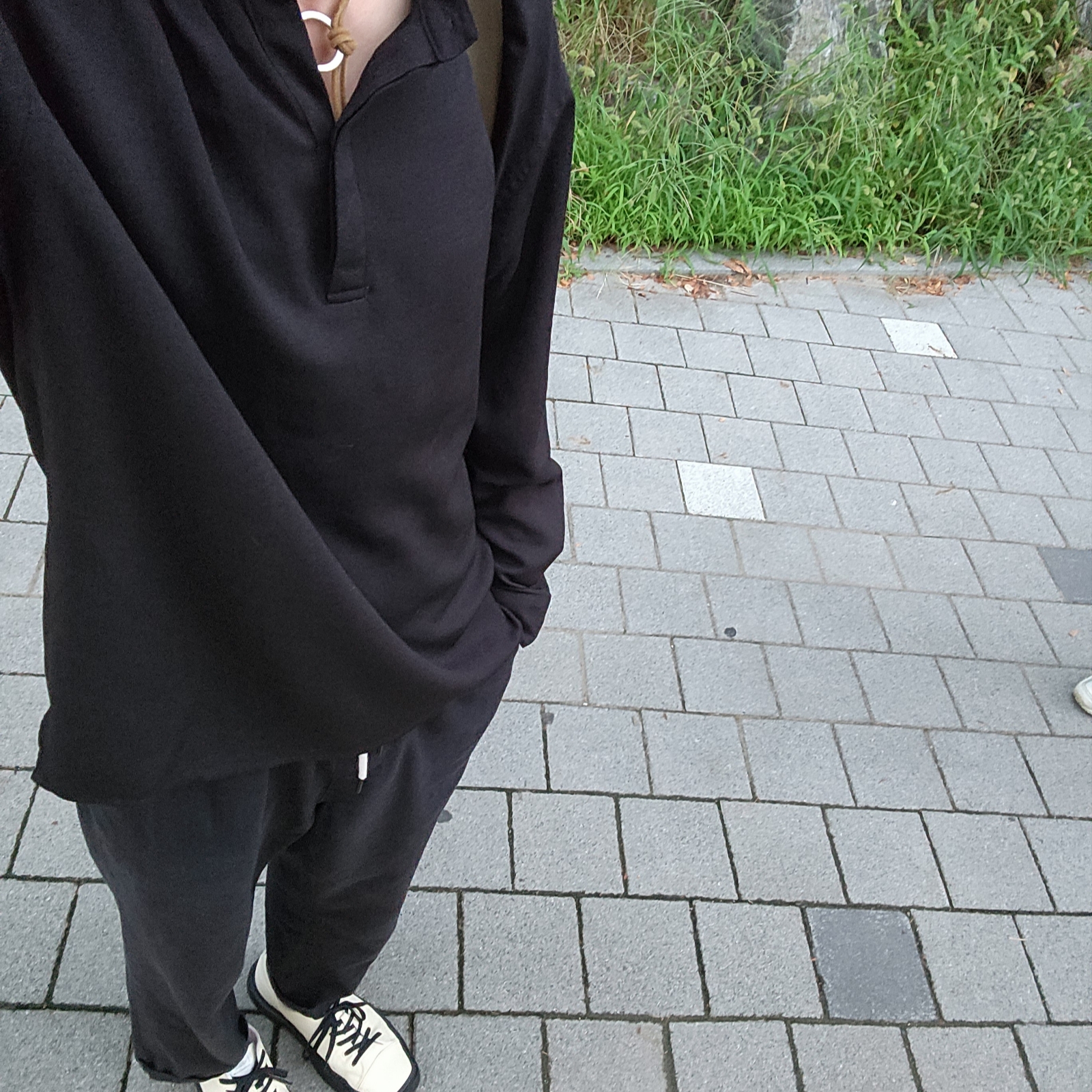 Our Legacy Ladon Leather Keychain Olive 착용 스타일 - 1