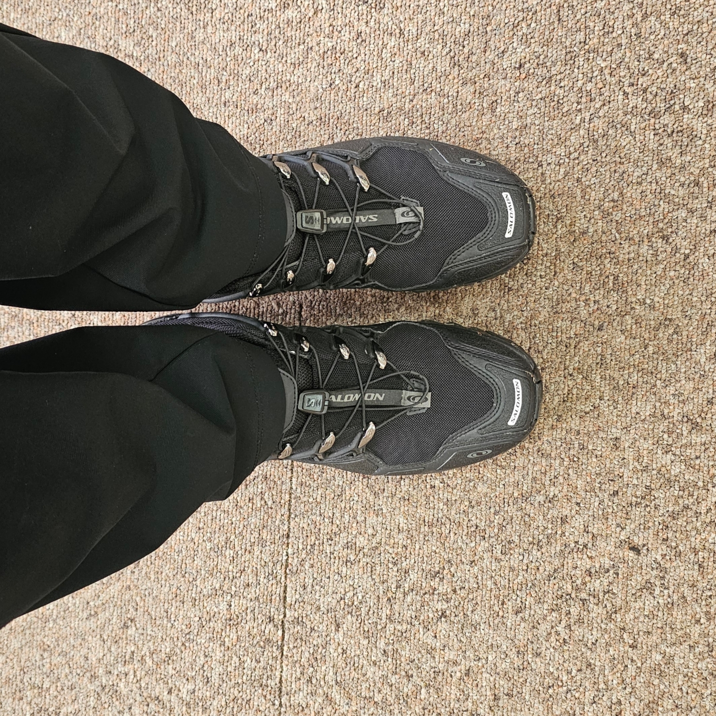 Salomon ACS + Black Silver 착용 스타일 - 2