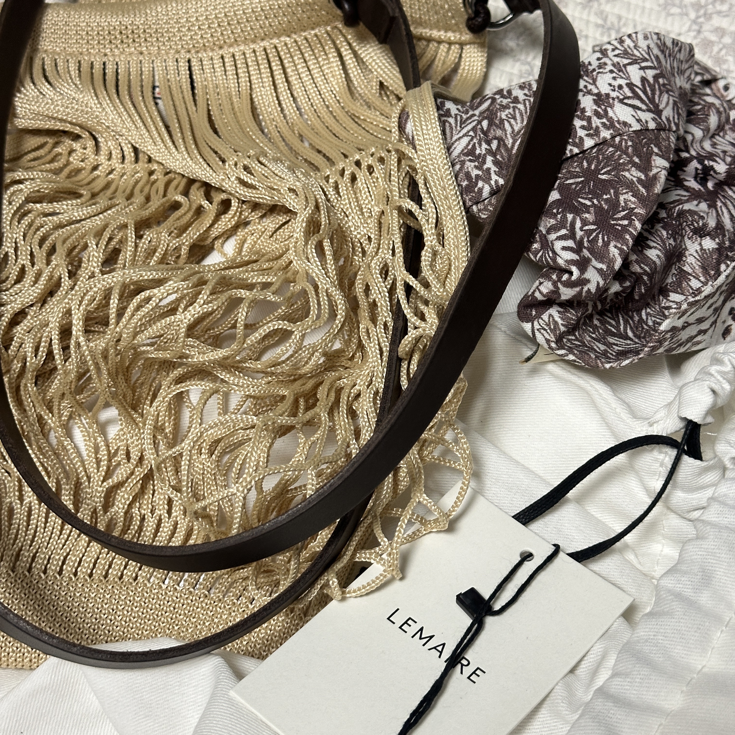 Lemaire Nylon Net Medium Filt Net Shopping Bag Light Beige 착용 스타일