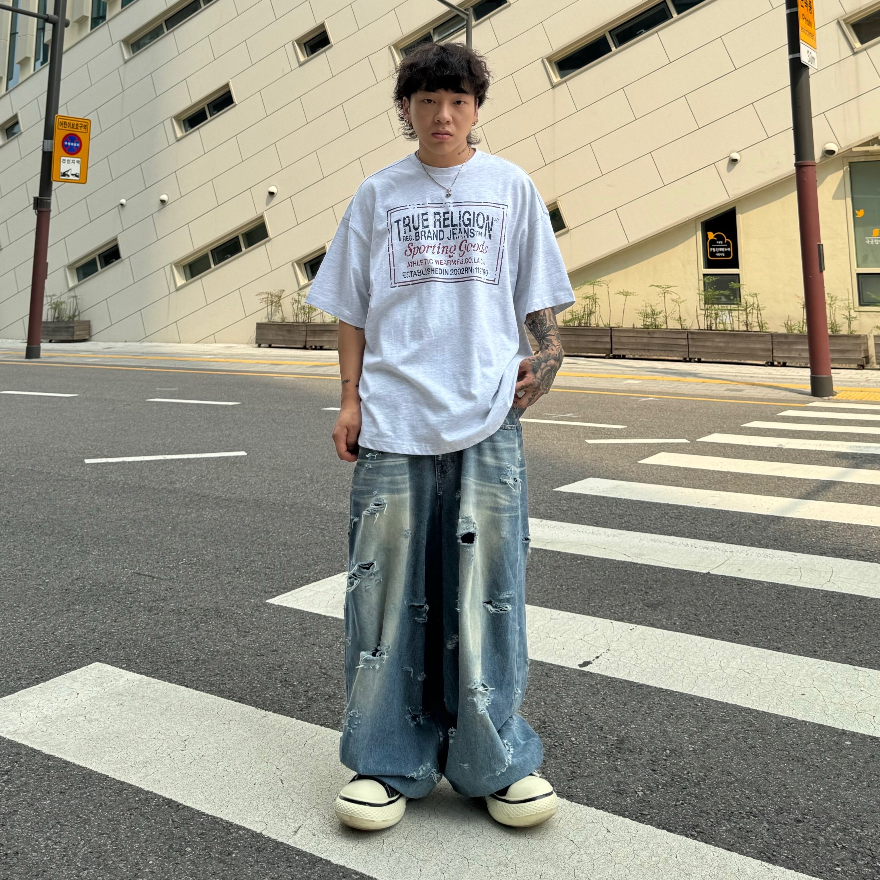 True Religion TR Vintage T-Shirt Melange Grey 착용 스타일 - 1
