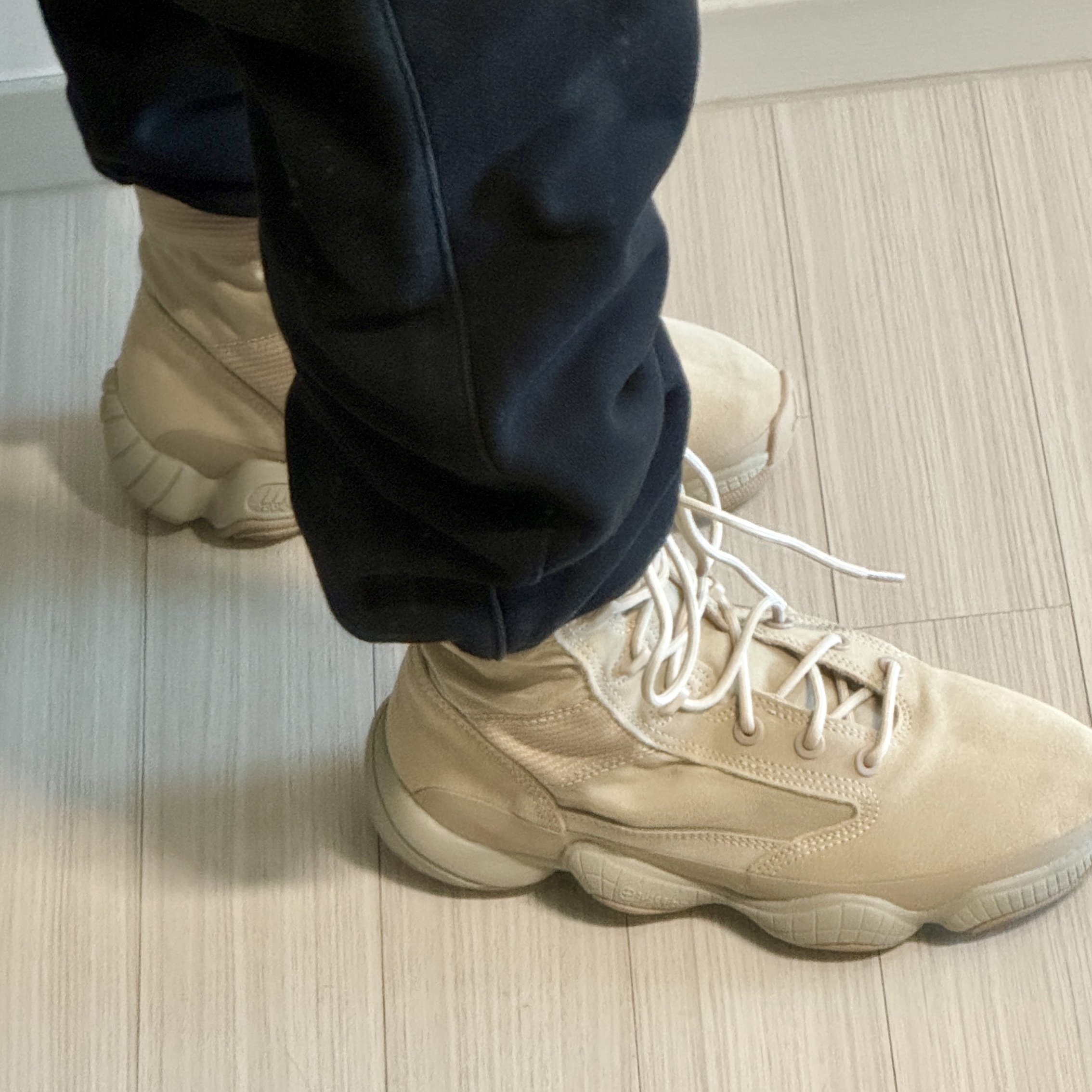 Adidas Yeezy 500 High Tactical Utility Sand 착용 스타일 - 4