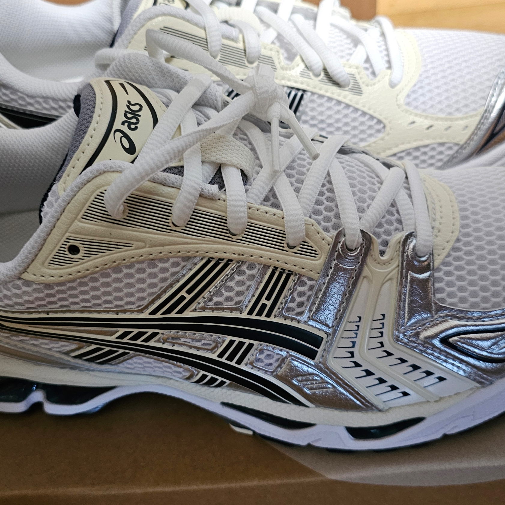 (W) Asics Gel-Kayano 14 White Midnight 착용 스타일
