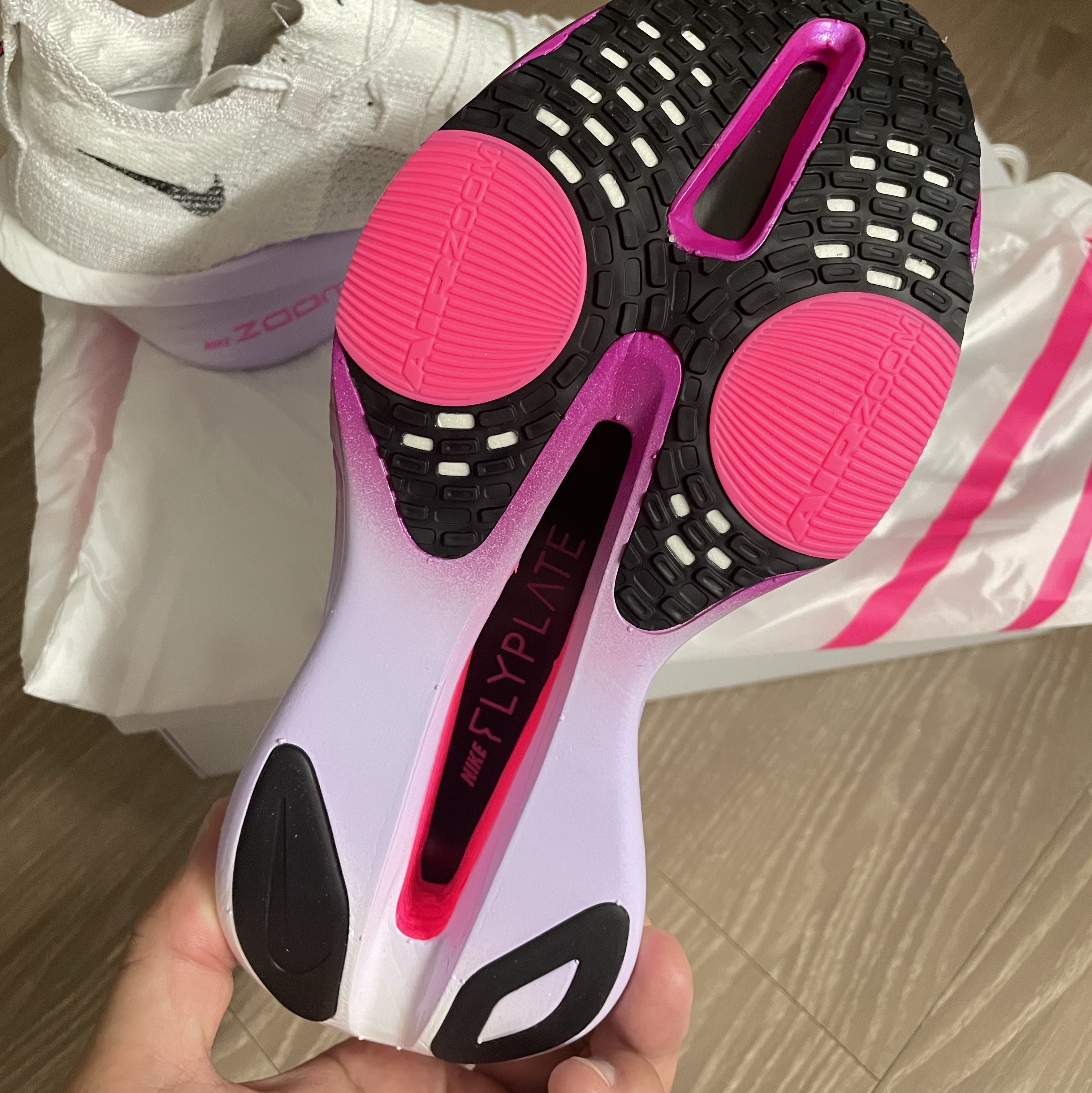 (W) Nike Air Zoom Alphafly Next% 3 Hyper Pink 착용 스타일 - 3