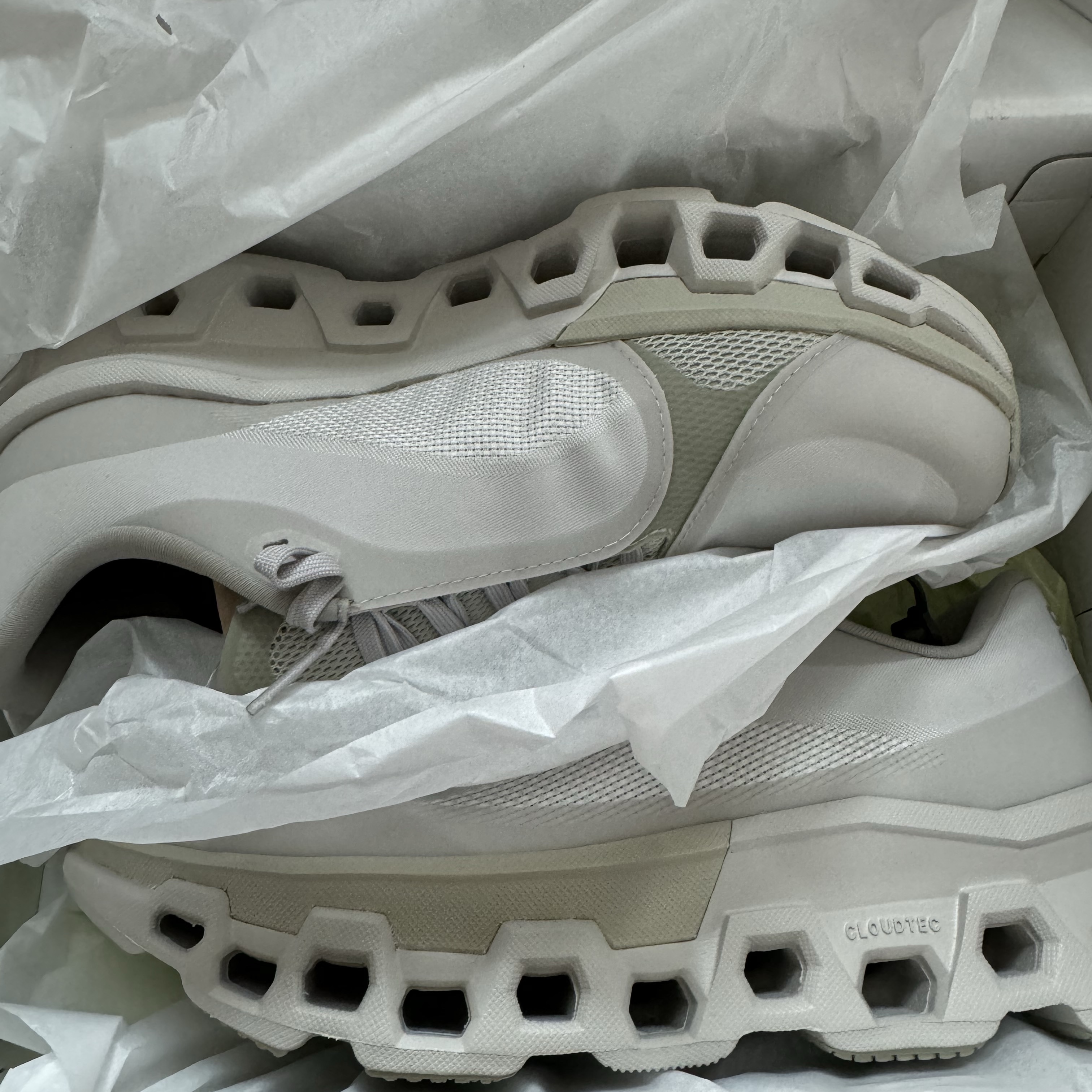 (W) On Running x Post Archive Faction (Paf) Cloudmonster 2 Moondust Chalk, On Running x Post Archive Faction (Paf) Cloudmonster 2 Moondust Chalk 착용 스타일 - 1