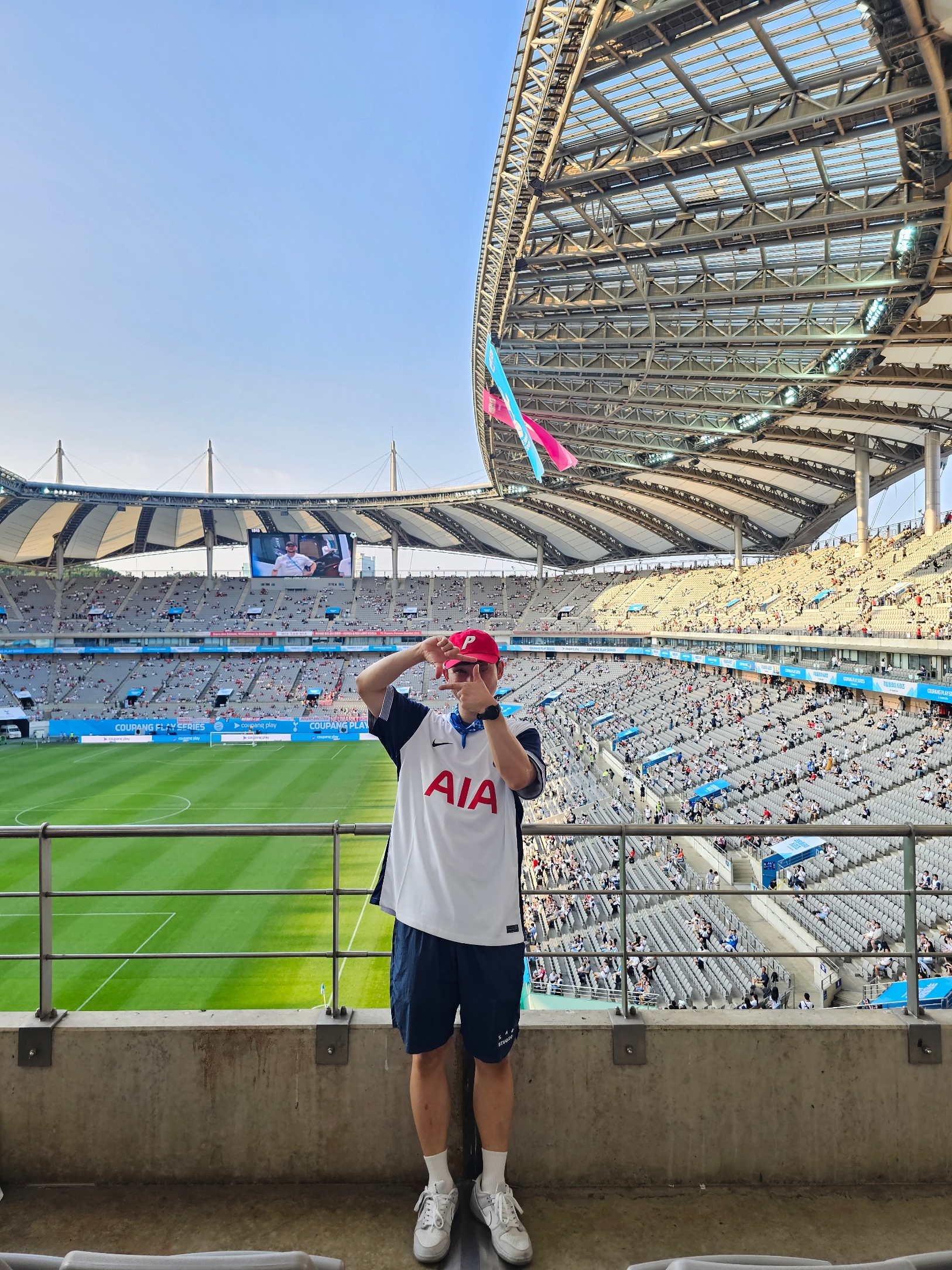 Nike Tottenham Hotspur 2024/25 Dri-Fit Stadium Home Jersey White (Non Marking Ver.), Nike Dunk Low Wolf Grey and Pure Platinum 착용 스타일 - 1
