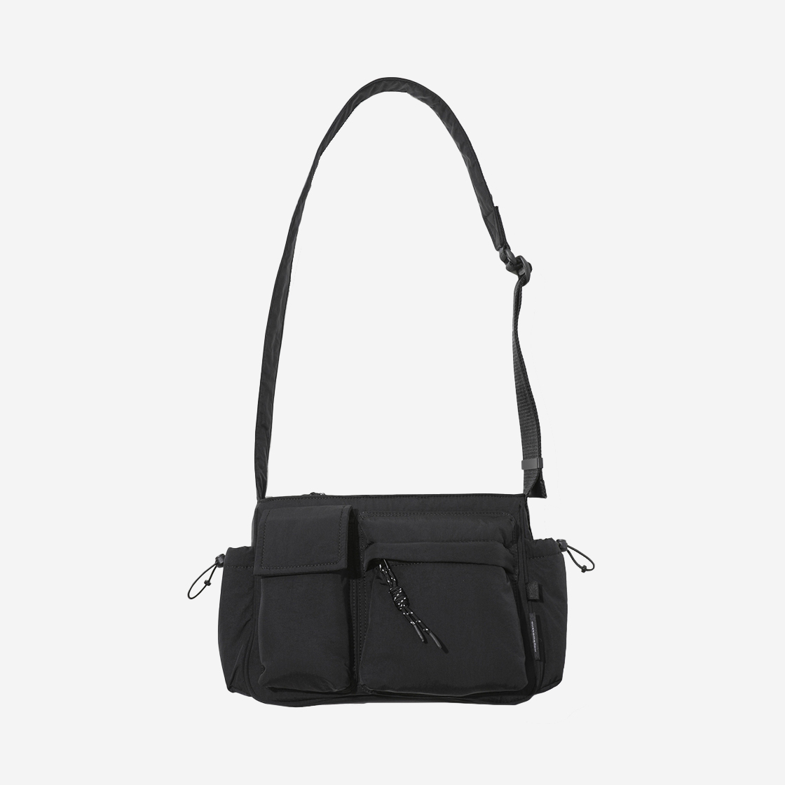 커스텀멜로우 에센셜 나일론 크로스 백 블랙(Customellow Essential Nylon Cross Bag Black)