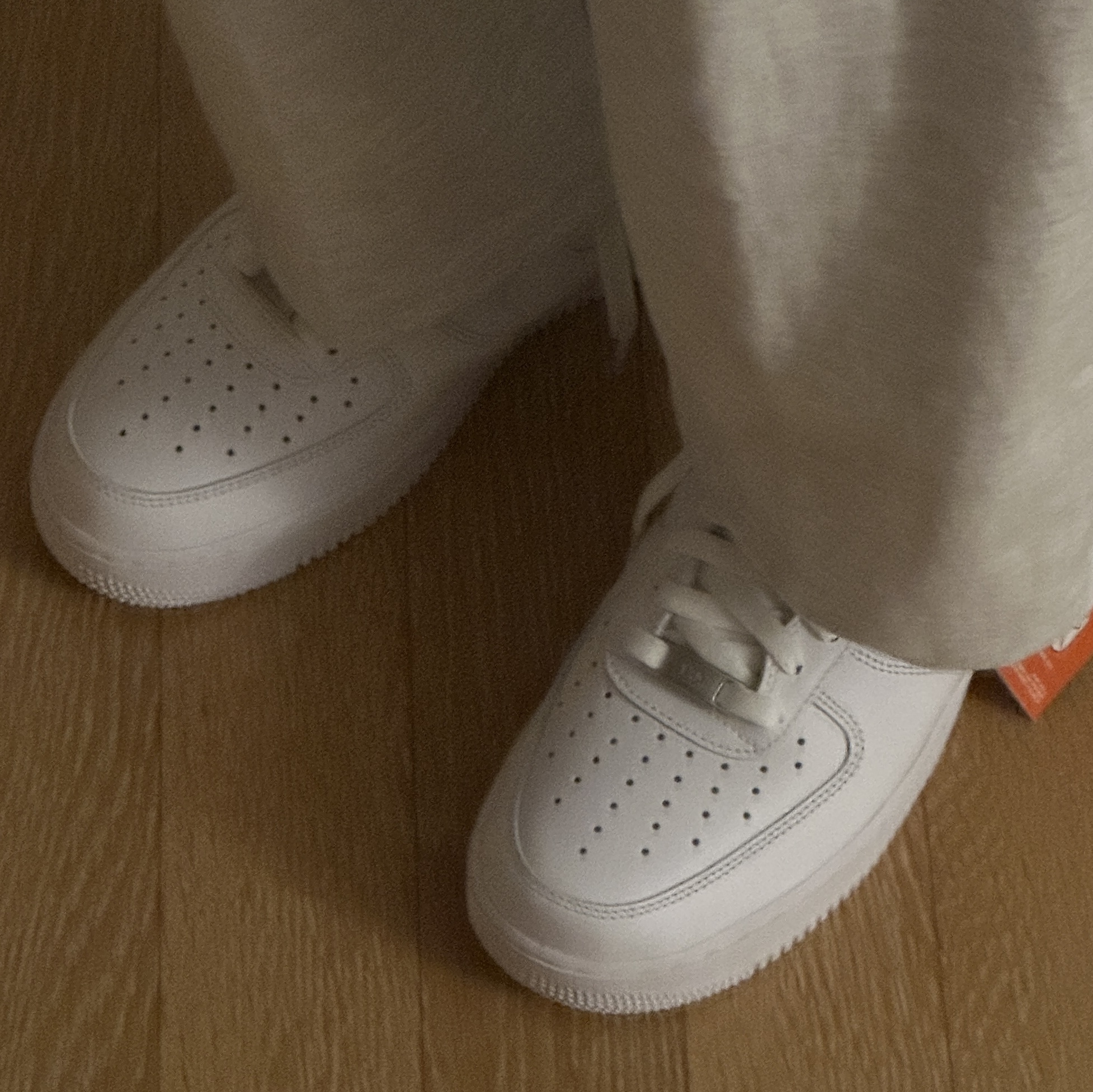 Nike Air Force 1 '07 Low White 착용 스타일 - 2