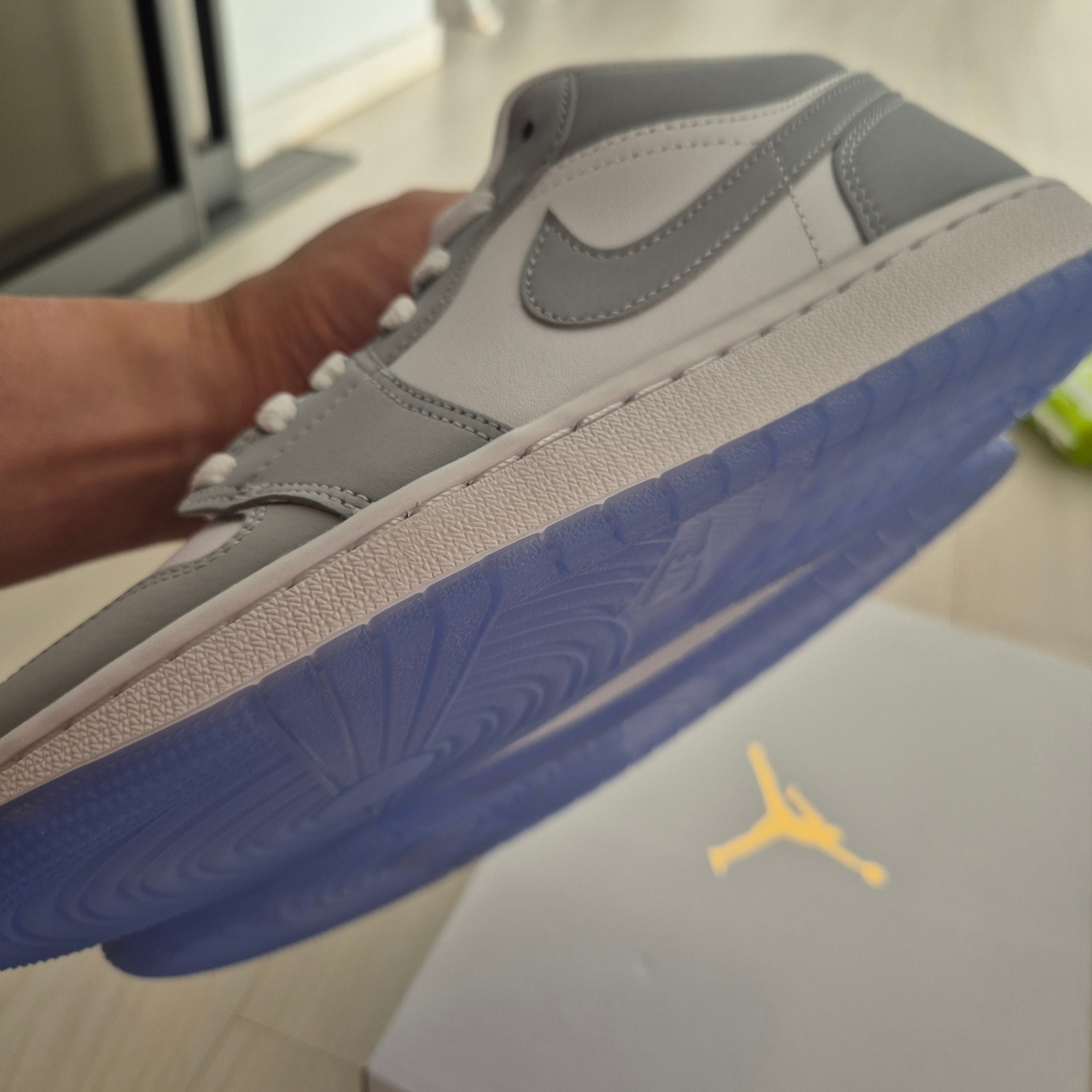 (W) Jordan 1 Low White Wolf Grey 착용 스타일 - 3