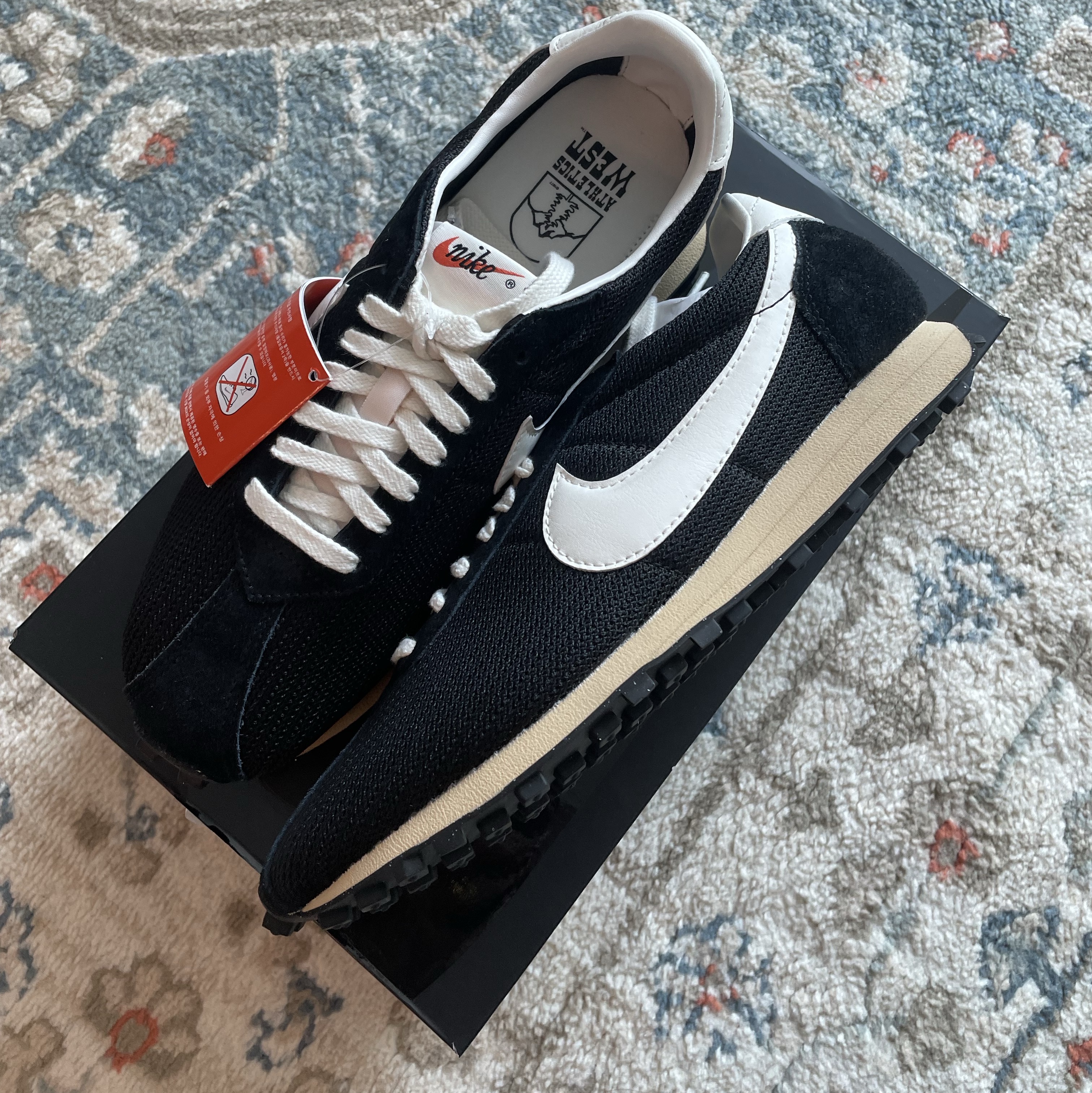 Nike LD-1000 SP Black and Sail 착용 스타일 - 1