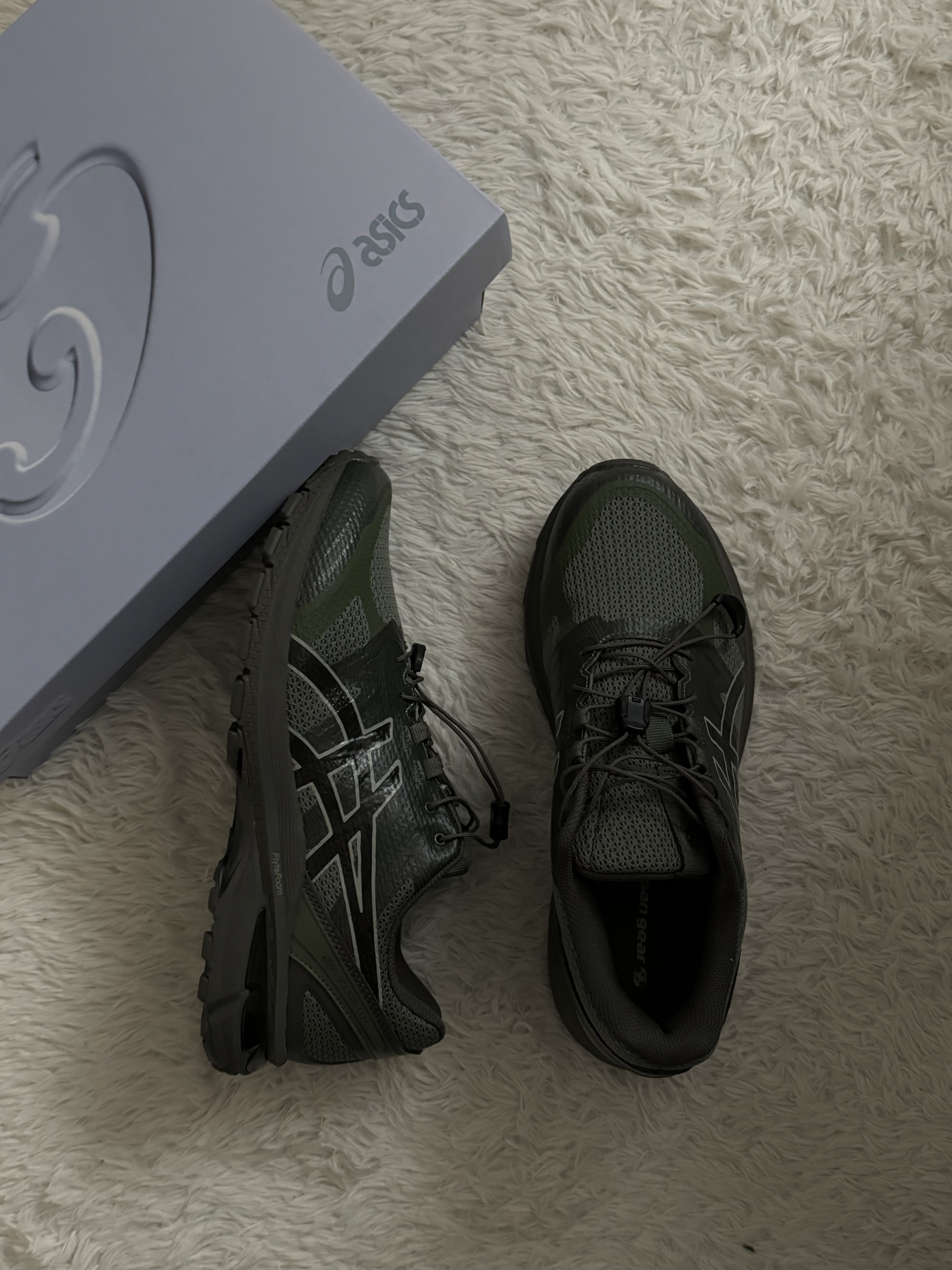 Asics x Sansan Gear Gel-Terrain Bronze Green Tarmac 착용 스타일 - 2