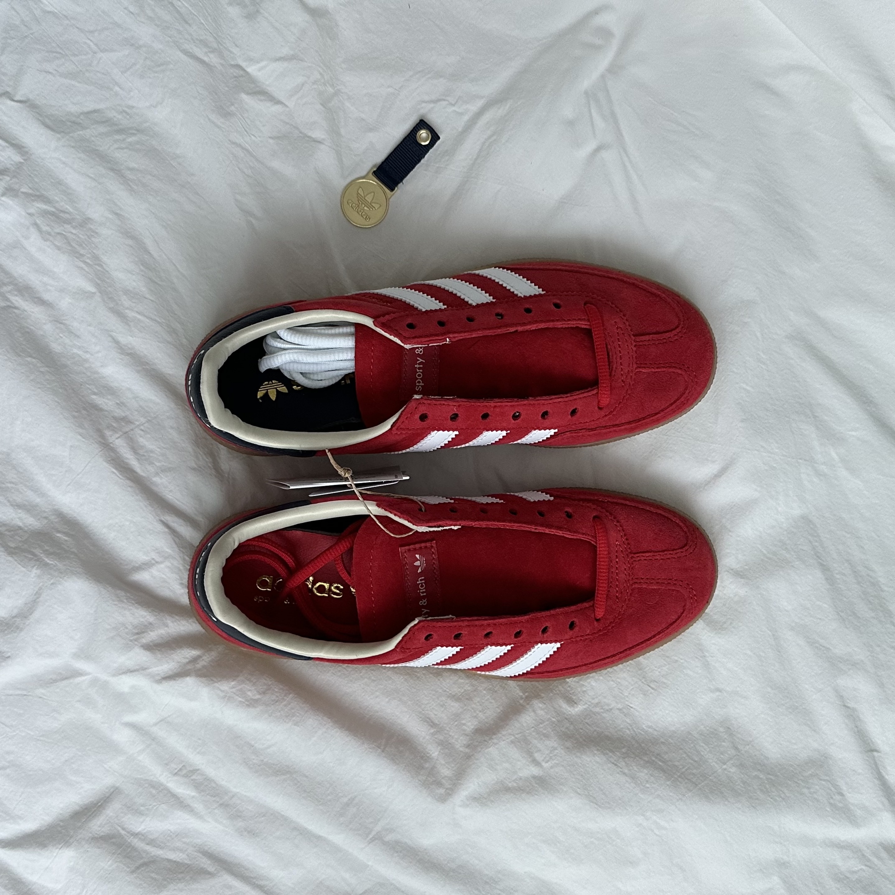 Adidas x Sporty & Rich Spezial Handball Collegiate Red Night Indigo 착용 스타일