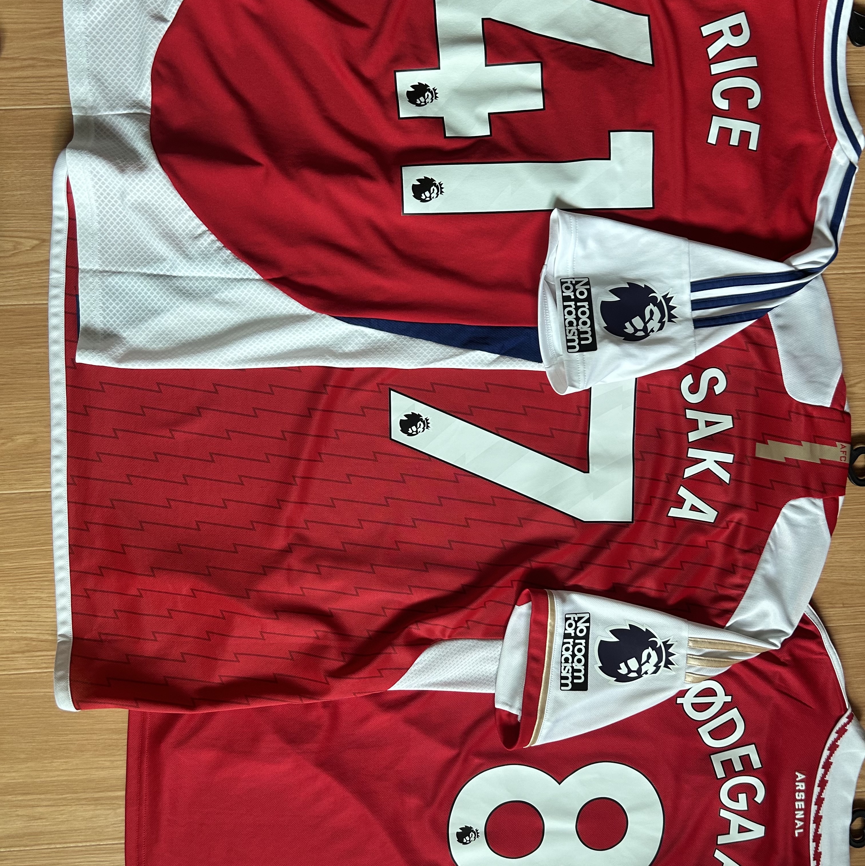 Adidas Arsenal 2024/25 Home Jersey Better Scarlet White - KR Sizing (Non Marking Ver.), Adidas Arsenal 2023/24 Home Jersey Better Scarlet White - KR Sizing (Non Marking Ver.) 착용 스타일