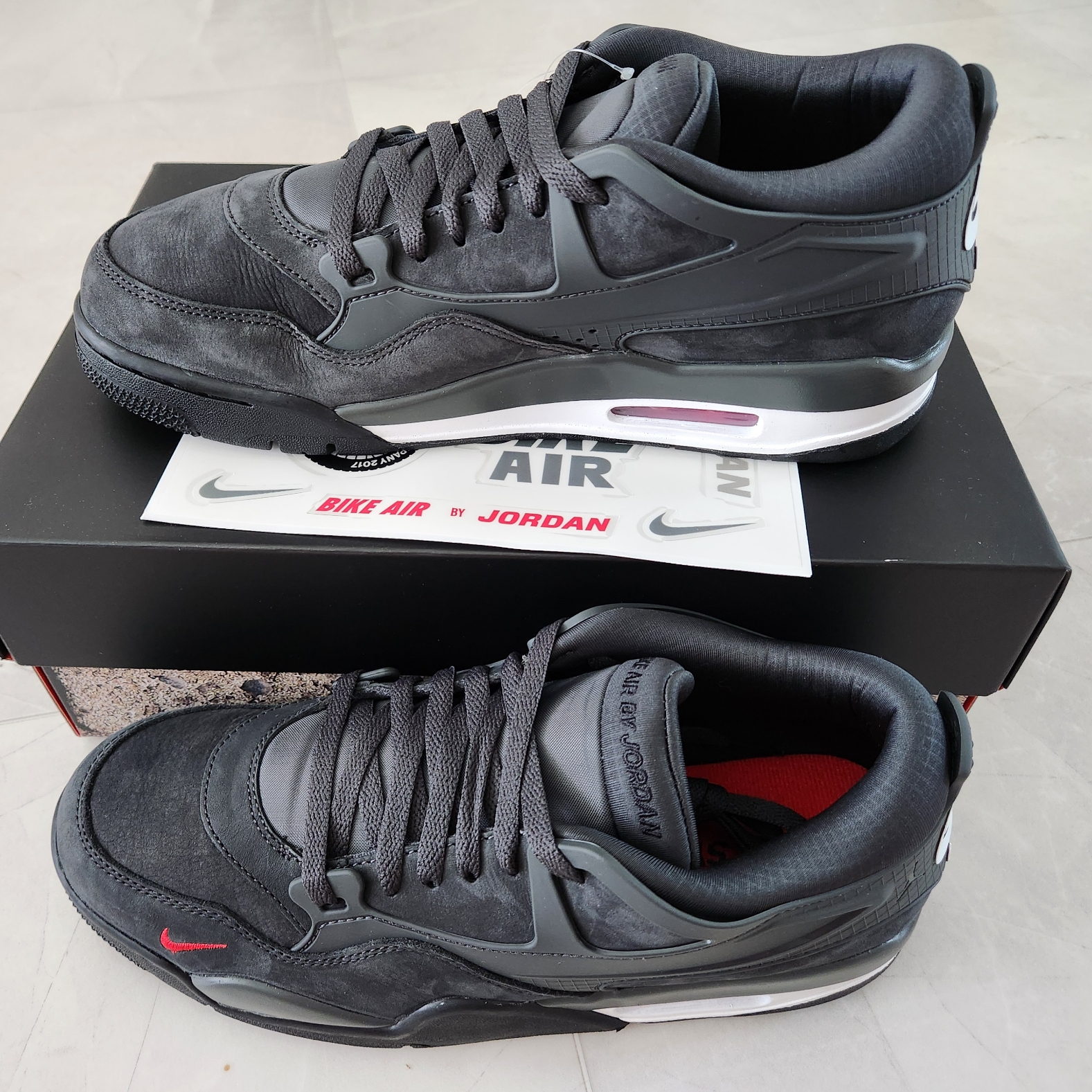 Jordan 4 x Nigel Sylvester RM SP Driveway Grey 착용 스타일 - 1