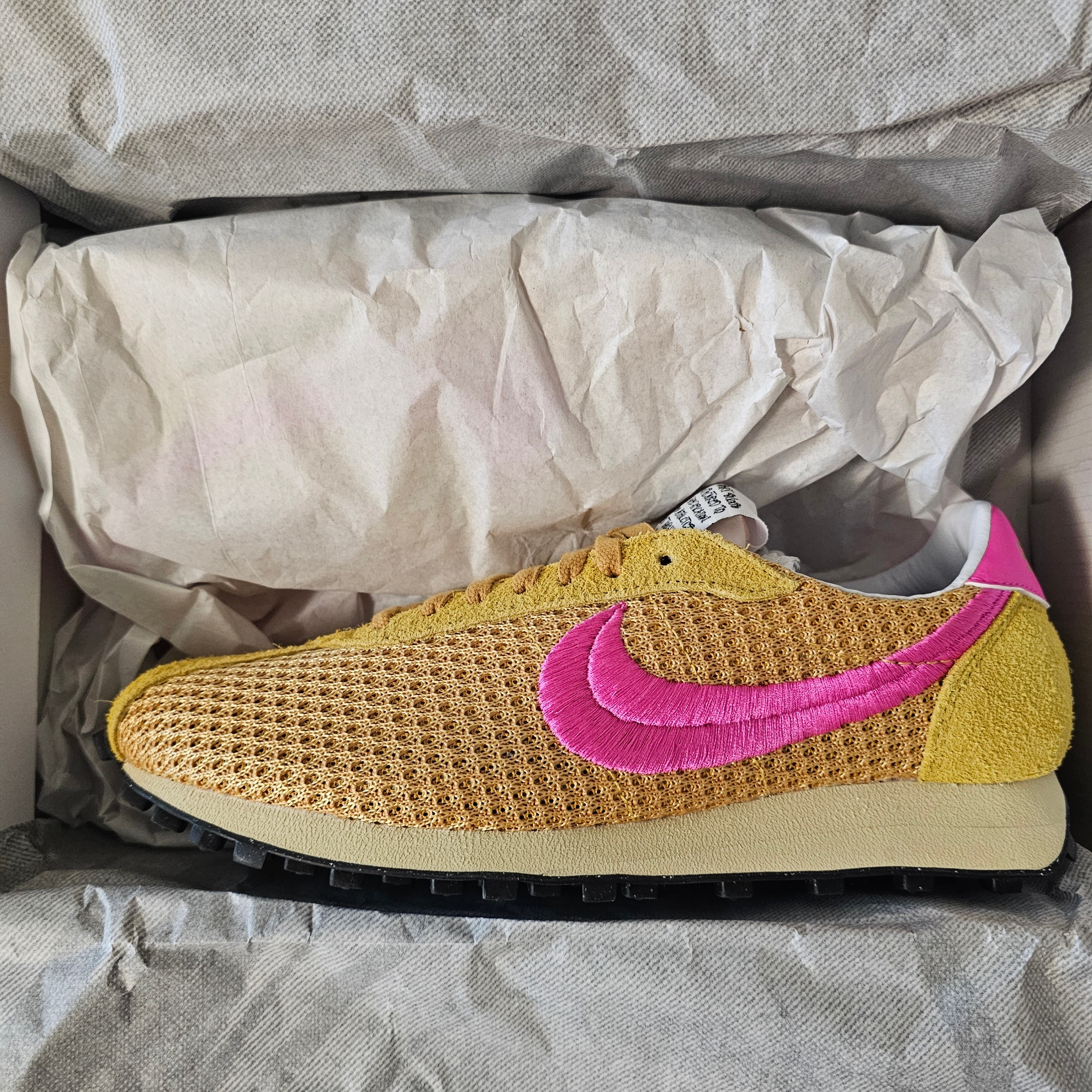 Nike x Stussy LD-1000 SP Sanded Gold and Laser Fuchsia 착용 스타일