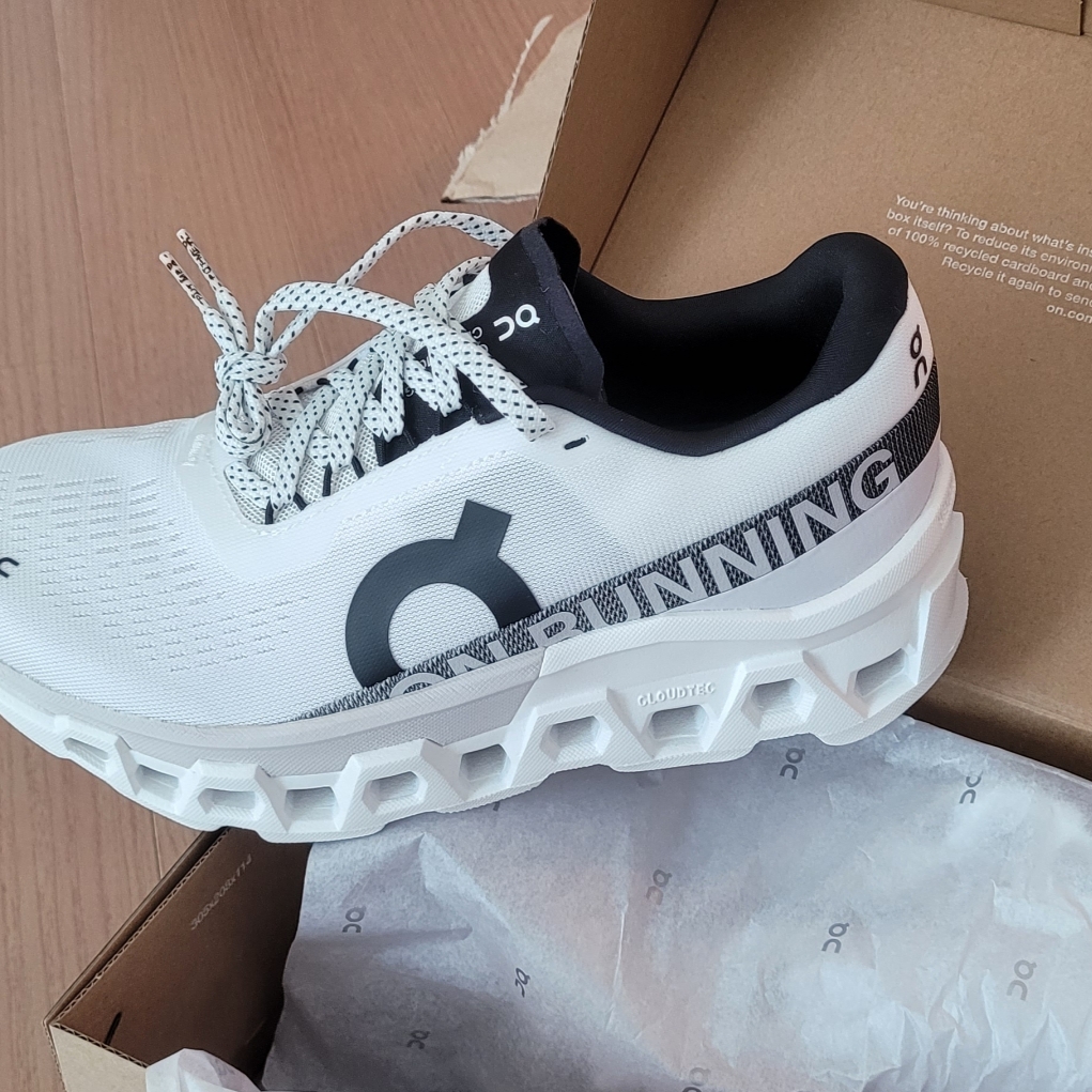 (W) On Running Cloudmonster 2 White Frost 착용 스타일