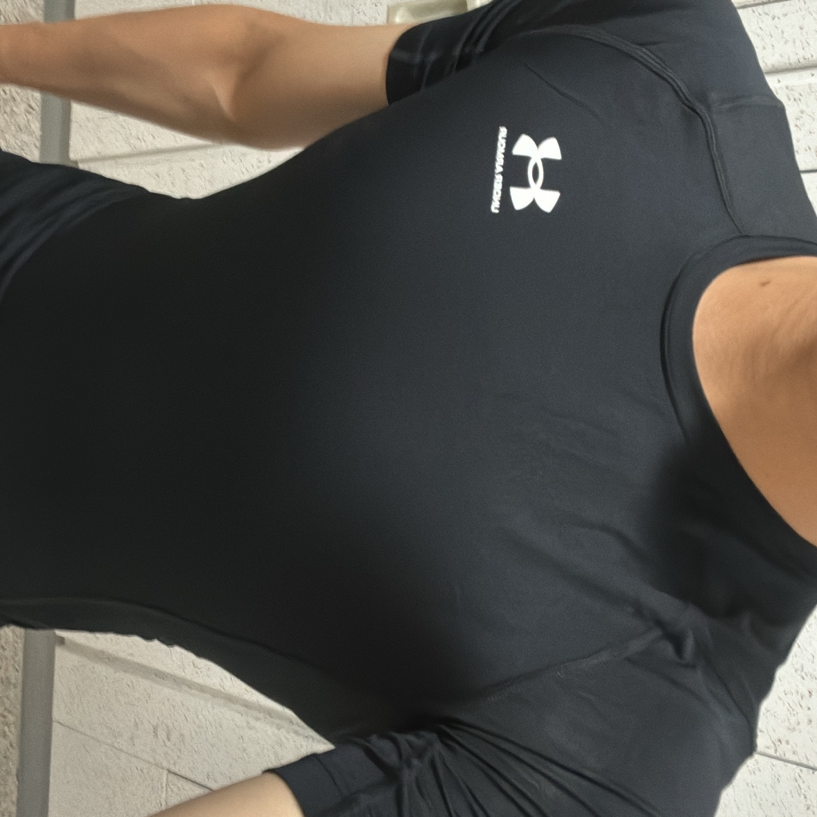 Under Armour HeatGear Short Sleeve Black White 착용 스타일