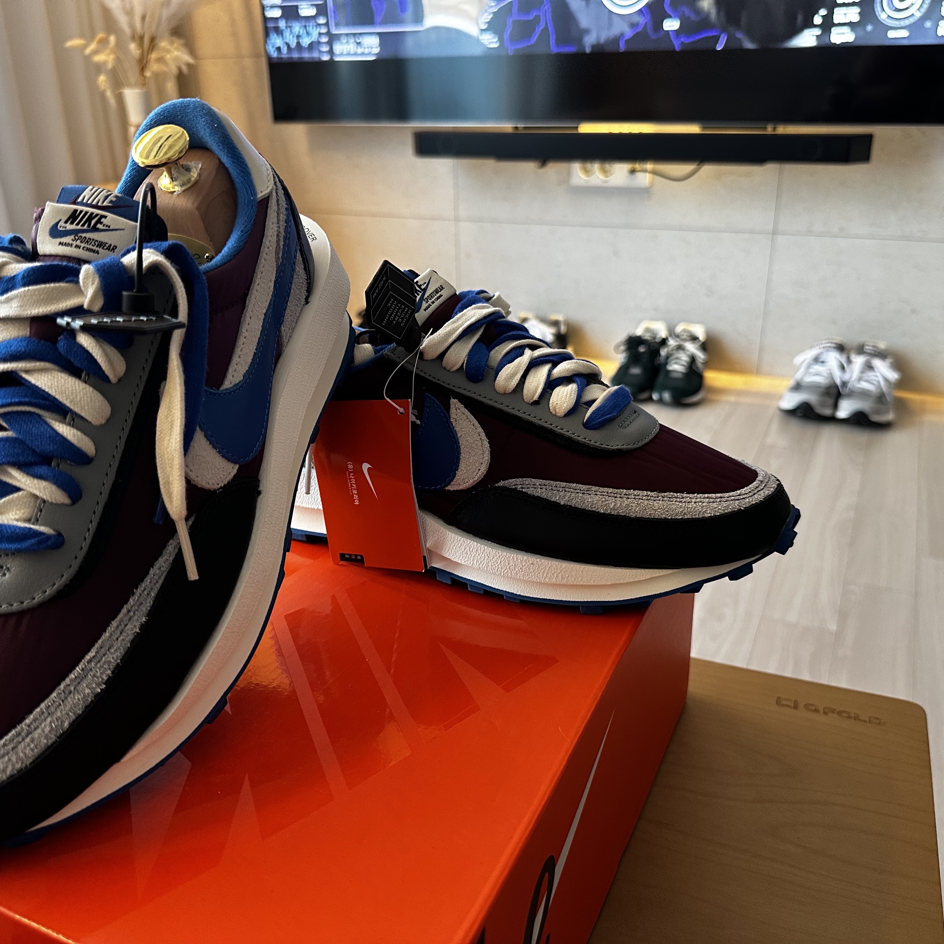 Nike x Sacai x Undercover LDWaffle Night Maroon Team Royal 착용 스타일 - 1
